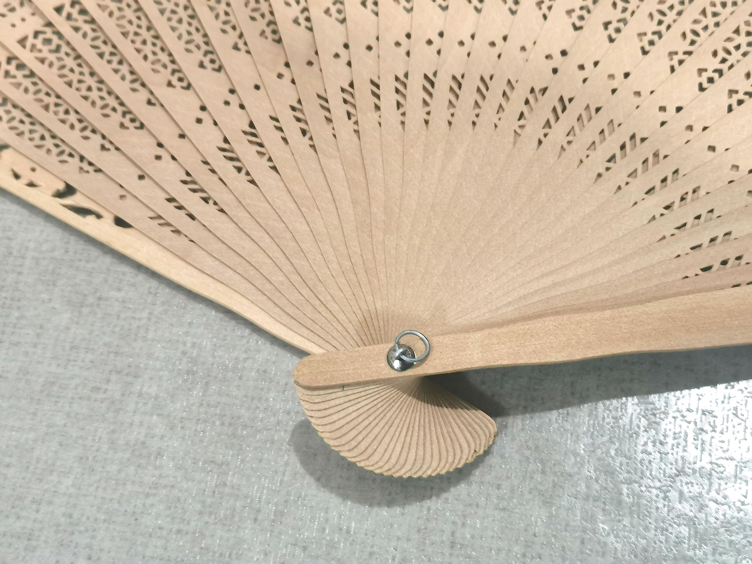 Amazon.co.jp: 珍しい 木製 扇子 天然木 (ウッド) : ファッション