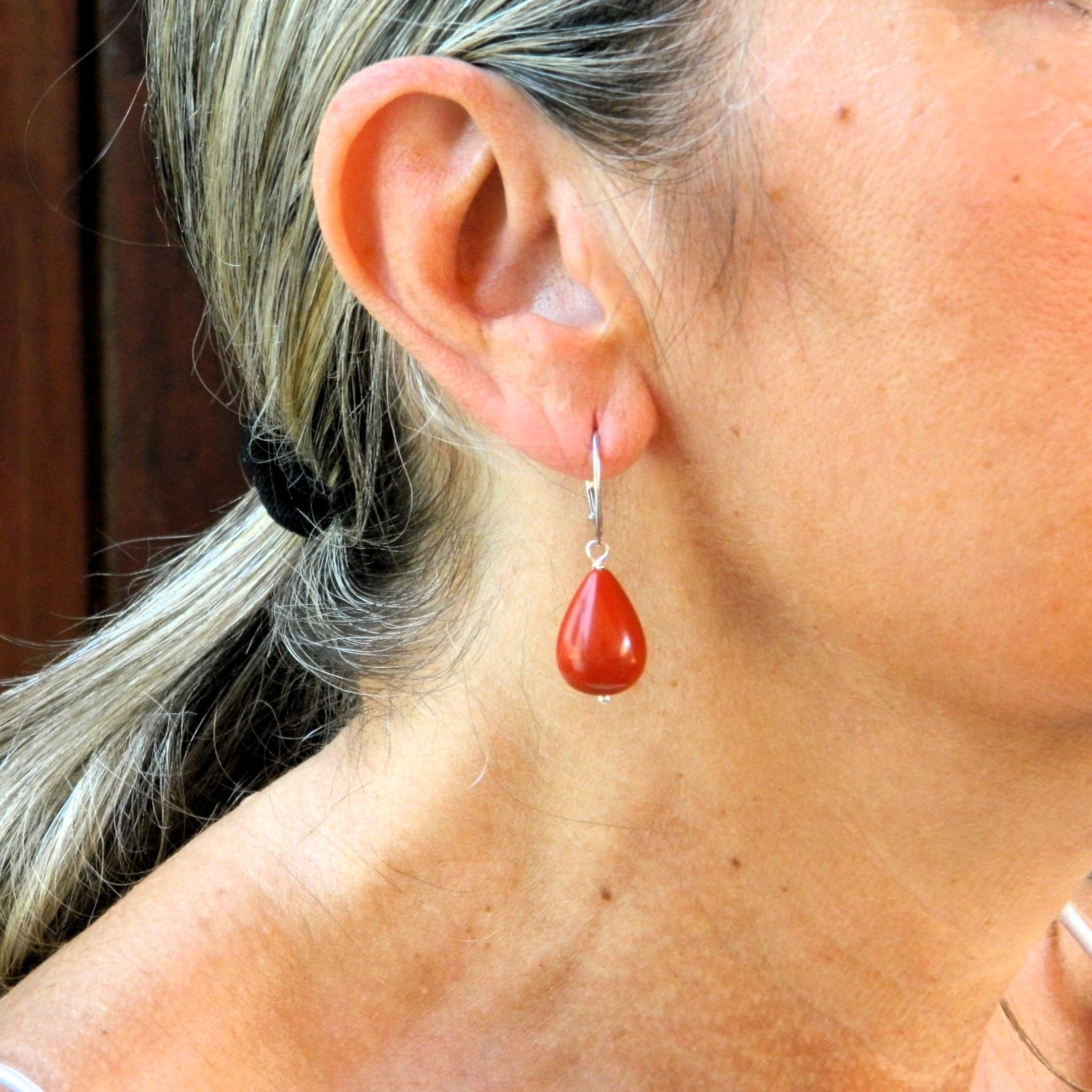 DodiGioielli Orecchini Pendenti Donna con Gocce Corte in Pasta di Corallo Rosso Sardegna - Monachella in Argento 925 - Lunghezza 4 cm - Artigianali Made in Italy