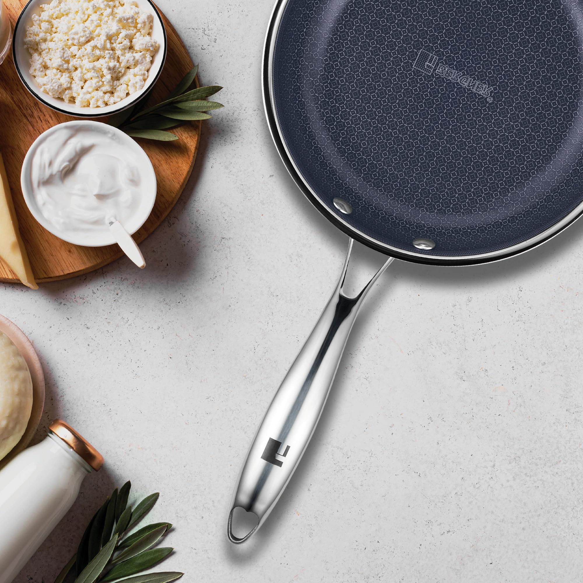 BERGNER STEELBLUE Tri Ply Hybride Pan, PFASvrij, 28 Cm, Glazen Deksel Keramische Coating Roestvrij Staal 3 Laags Geschikt Voor Inductie Krasbestendig 2887779617