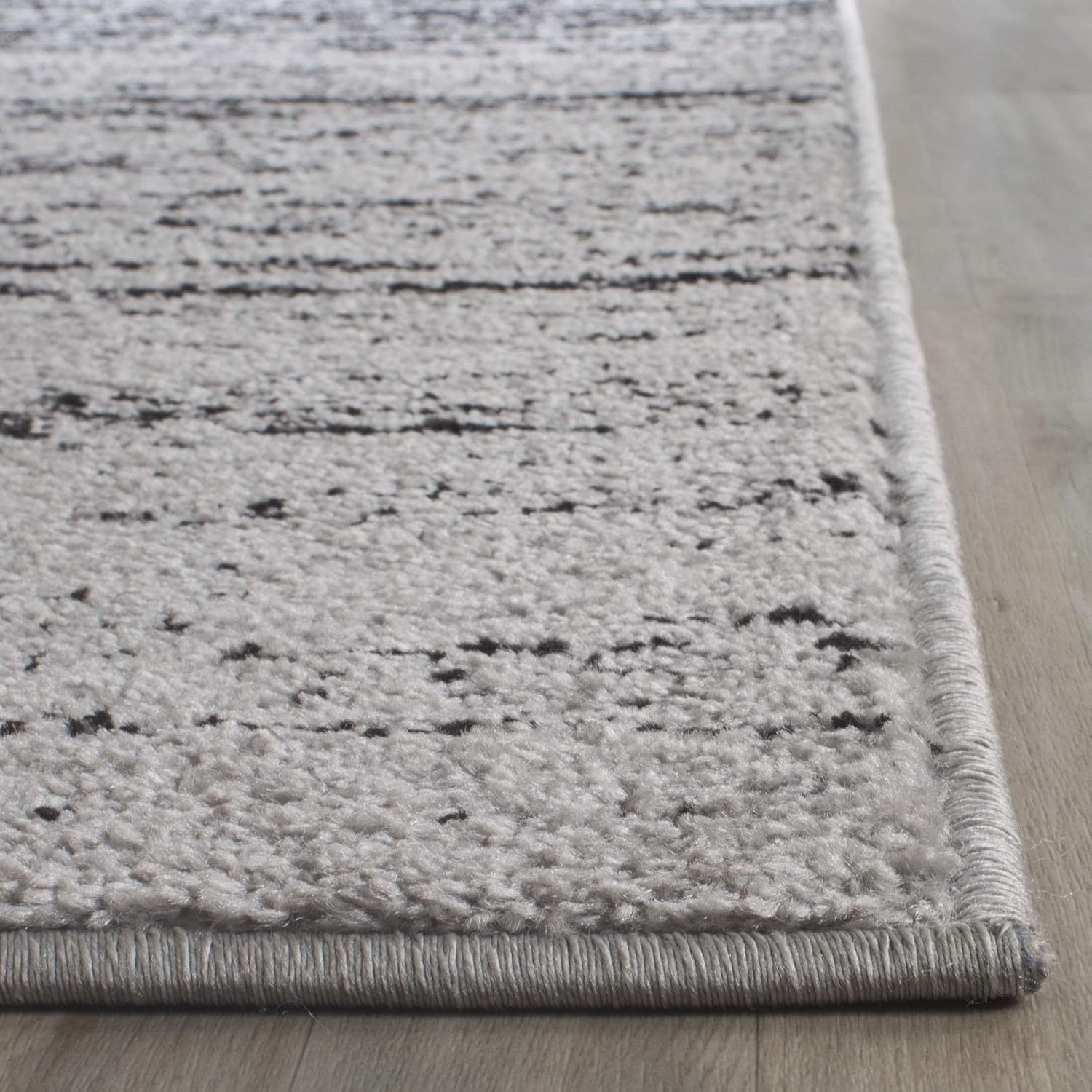 SAFAVIEH Area Rug 8x10 - Adirondack Collection - Large - Silver & Black, Modern Ombre Design, Non Shedding & Easy to Clean, Ideal for Living Room, Bedroom, Office, Dining Space (ADR113A)