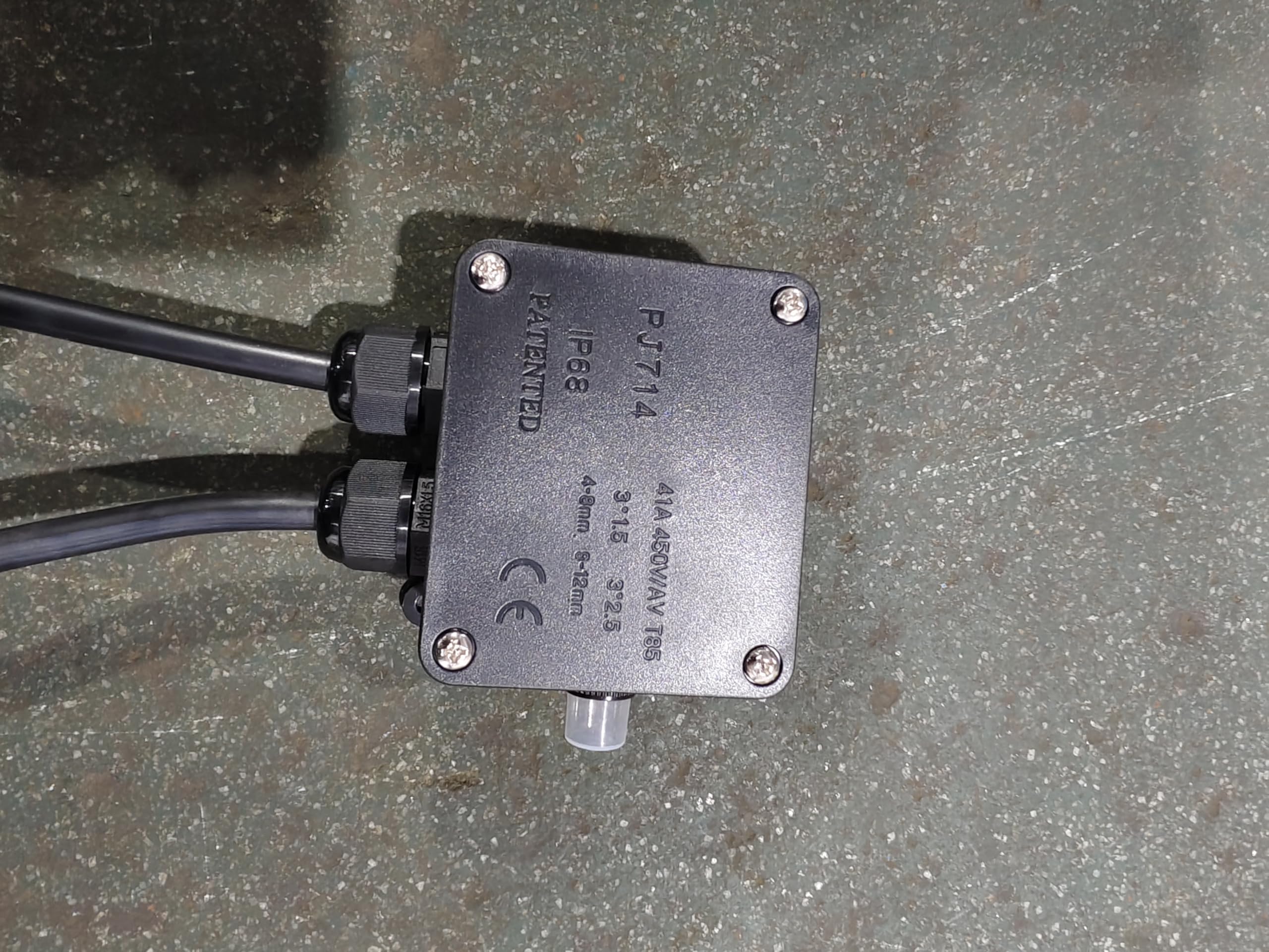 Agora-Tec Tauchpumpe 750W für Schmutzwasser/Fäkalien. Max. 14.000 l/h, 0,75 bar. Mit Schwimmerschalter, C-STORTZ Kupplung, Schneidwerk und 10m C-Schlauch.
