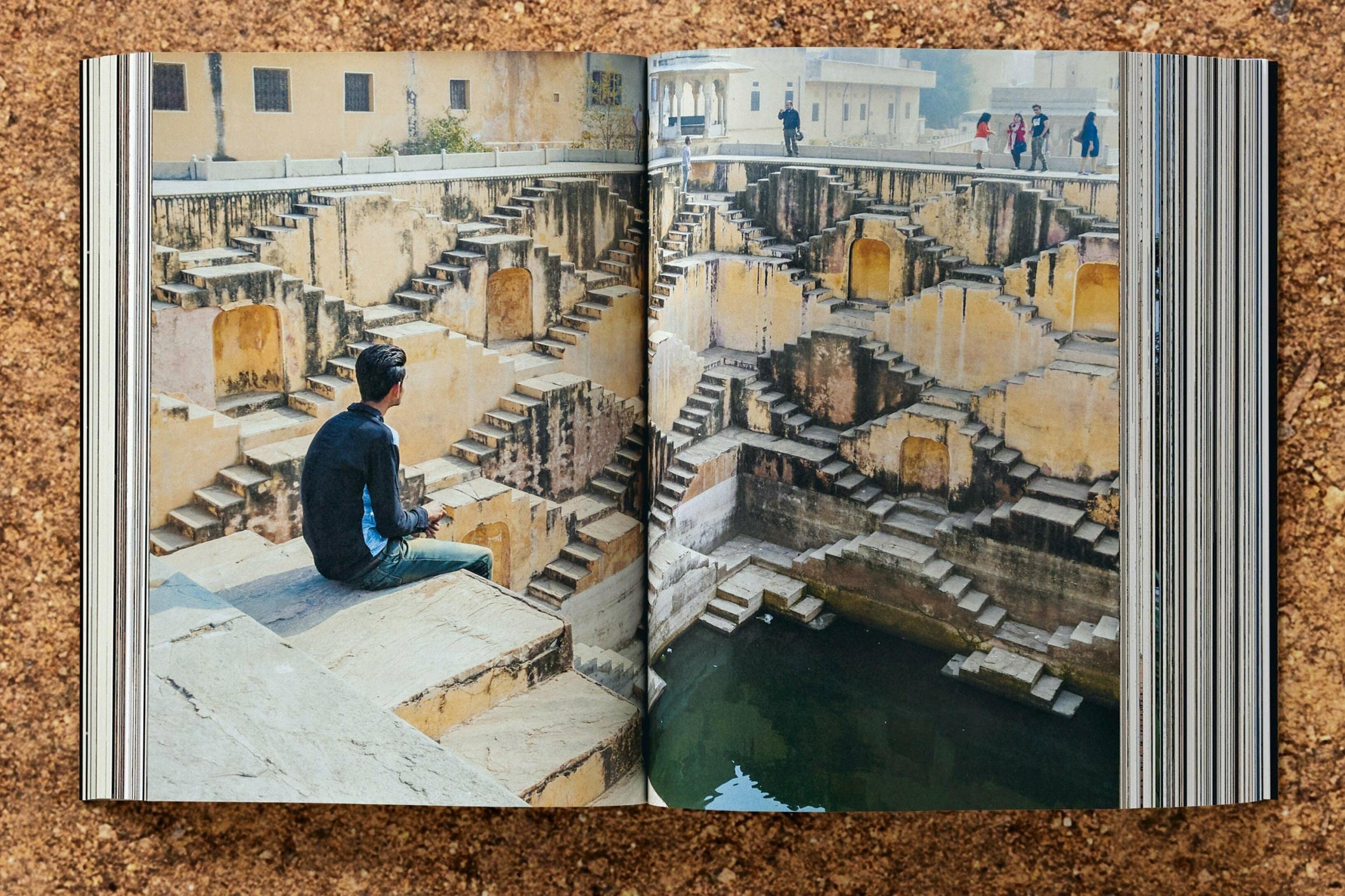 Bjarne Mastenbroek. Dig it! Building Bound to the Ground (Varia)