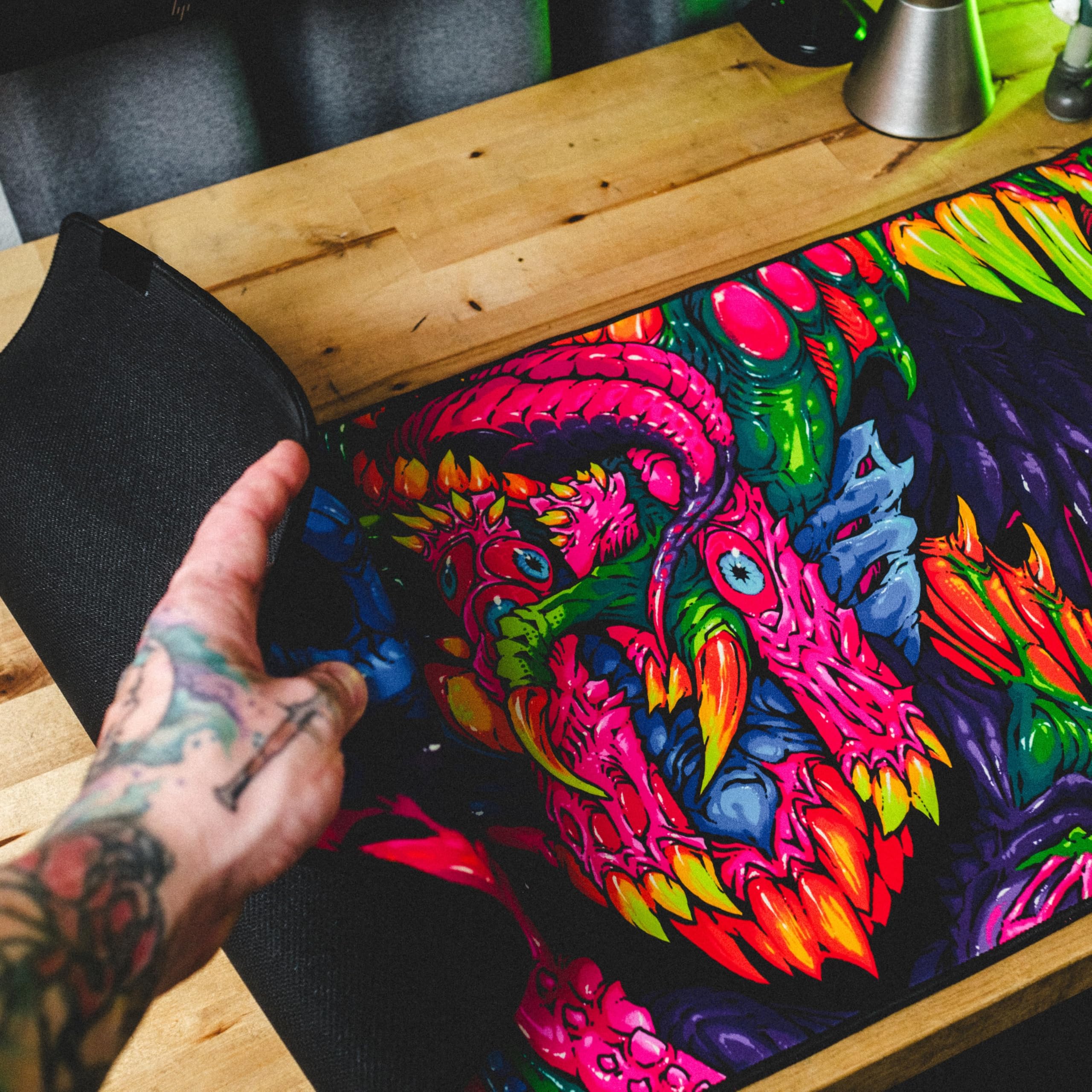 Hyperbeast Artwork - Alfombrilla de mouse para juegos con bordes cosidos, base de goma natural antideslizante duradera, impermeable, para teclado de computadora para profesionales de deportes