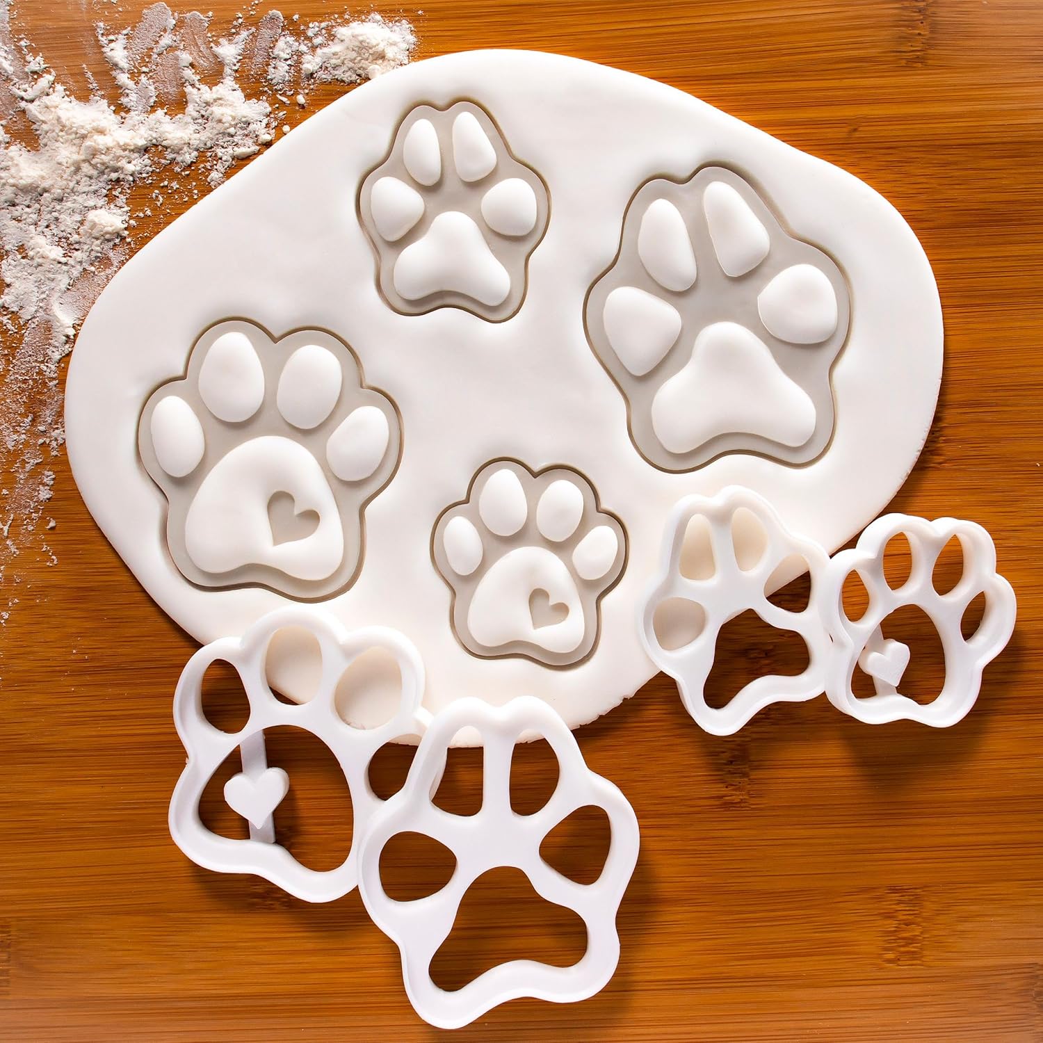 Set of 4 Dog Paw cookie cutters (Designs: Cute Paw and Realistic Paw), 4 pieces - Bakerlogy