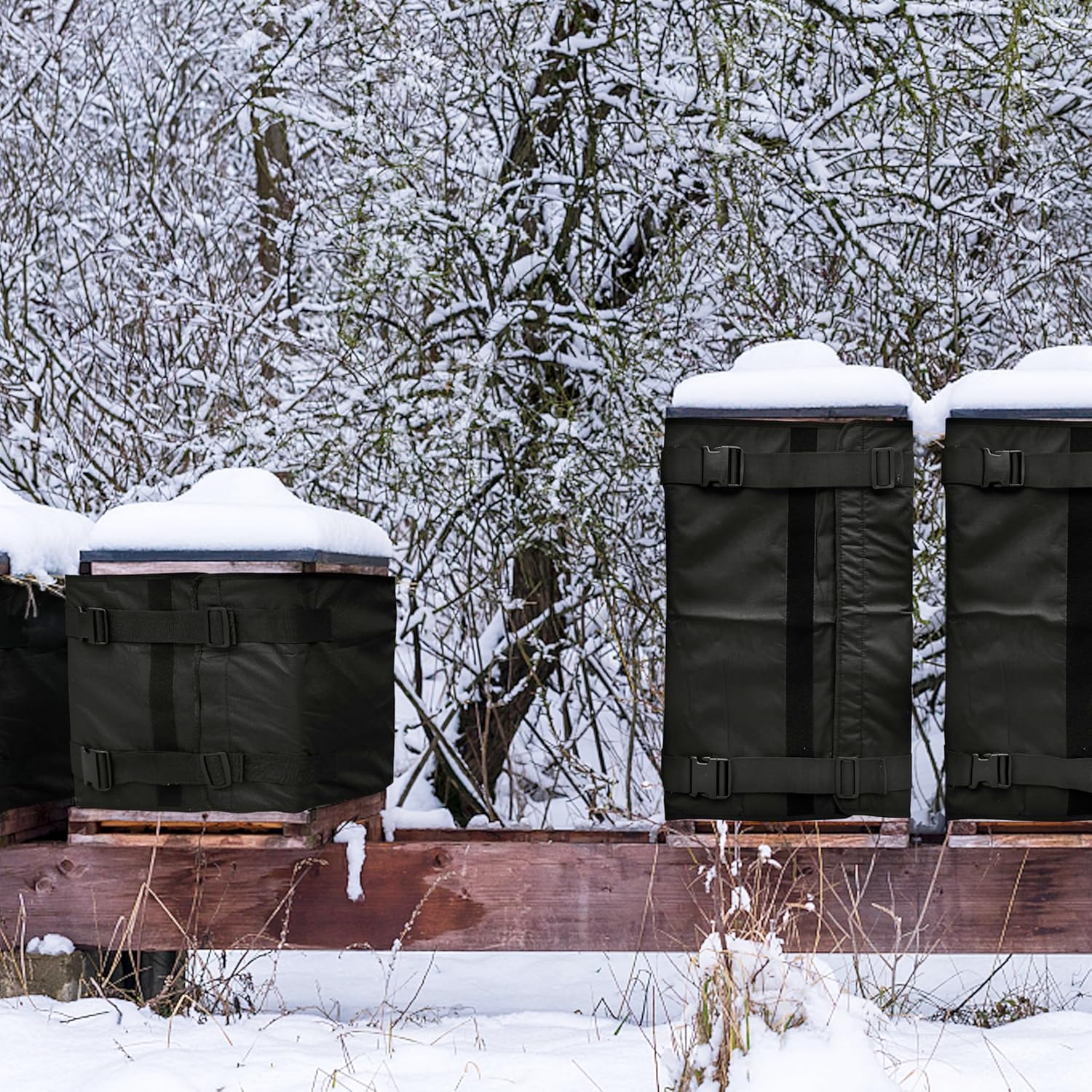 Winter Bee Hive Wrap for 8 and 10 Frame Hives, Adjustable Beehive Wrap Beekeeping Supplies, 600D Oxford Insulated Cover, Waterproof, Windproof, Lightweight, Eco-Friendly, Reusable, 75.98" x 23.6"
