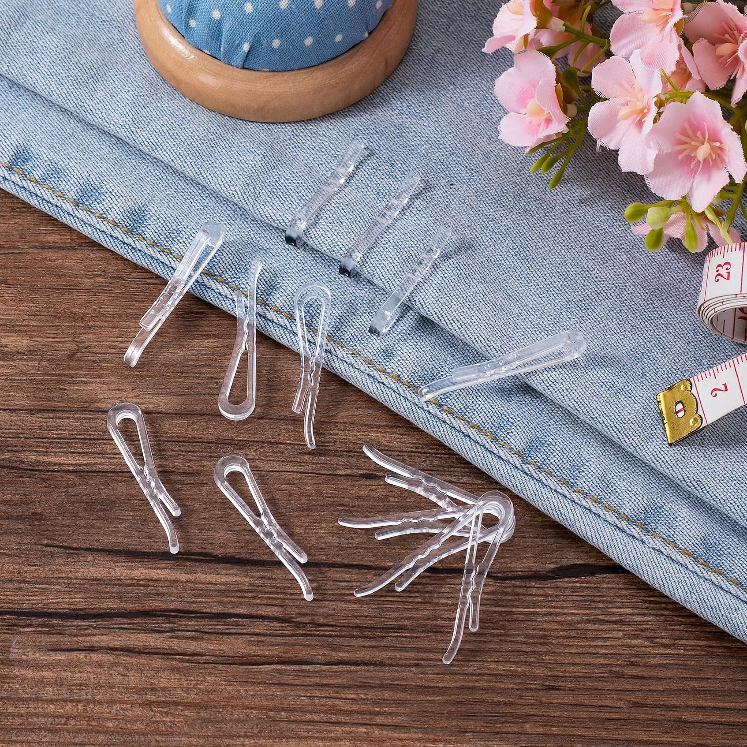 OIIKI 200pcs U Shape Plastic Alligator Clips with Teeth, Clear Shirt Folding Clips Clothes Pins, Fixing Clothes Pins Hold Garments for Socks Dress Pants Ties