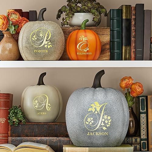 Miniatura 2 de Let's Make Memories - Lámpara de calabaza con nombre - Adorno de otoño - Calabaza luminosa de uso interiorexterior - Nombre e iniciales - Tamaño