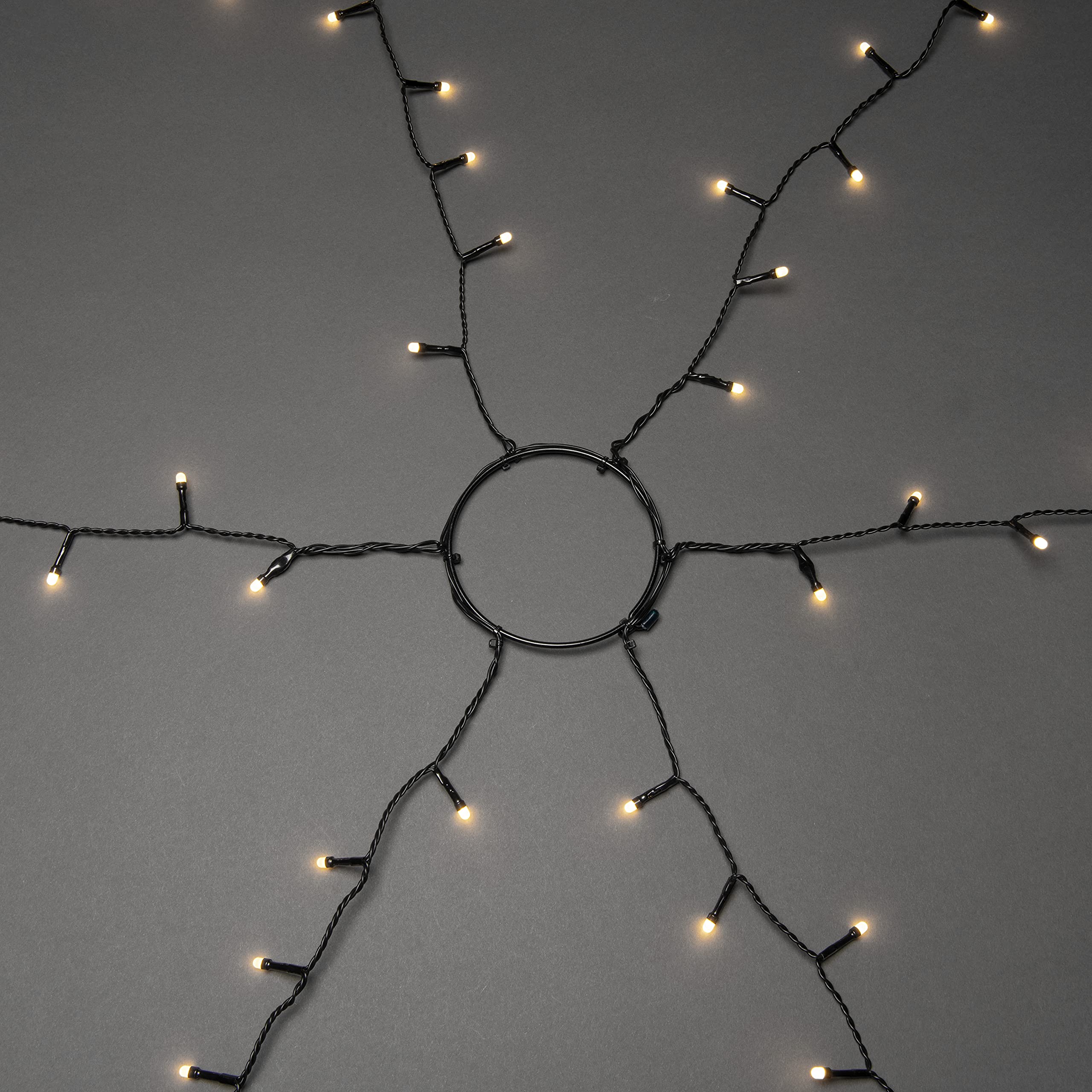 Konstsmide LED Baummantel 6 Stränge à 45 gefrostete Dioden, Strangverdoppelung von 6 auf 12 Stränge nach 90cm, 8h Timer, 270 warm weiße Dioden, 9V Außentrafo (IP44), 3, 6W, schwarzes Kabel - 6660-130