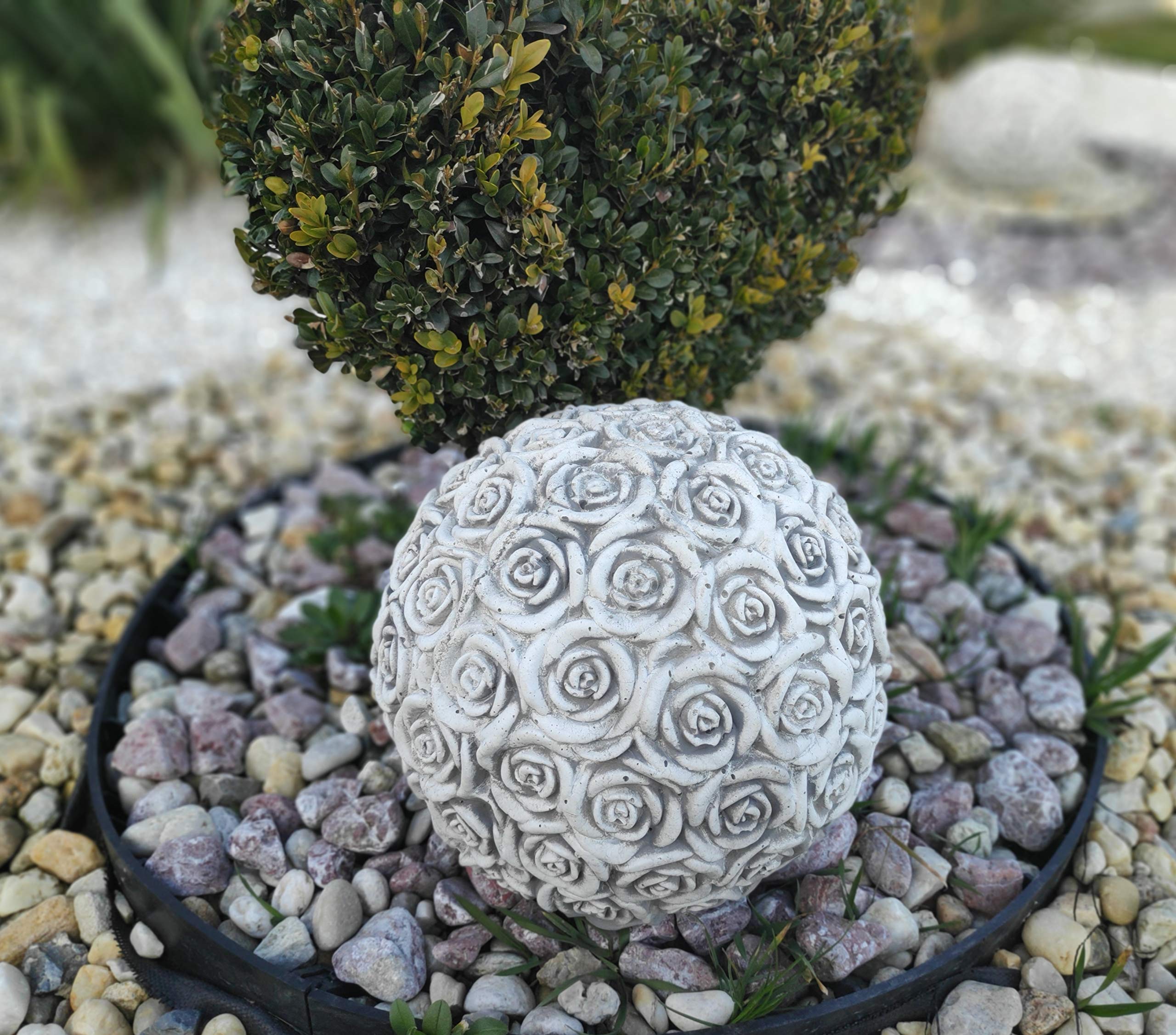 Boule décorative de décoration de Jardin en Pierre/béton - Les Roses sont Rouges