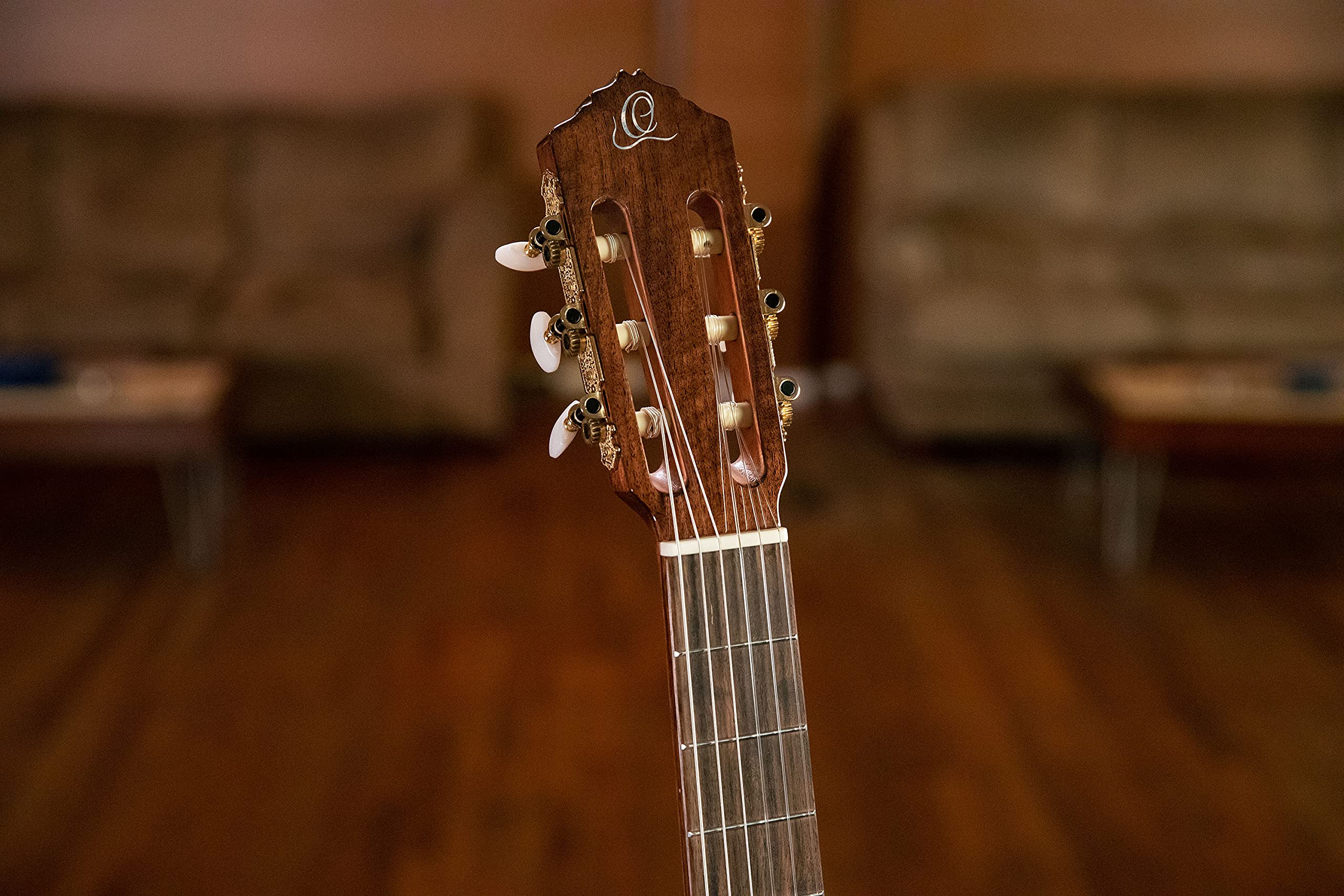 Ortega Guitars Performer Series Chitarra Acustica-Elettrica, con Corde in Nylon, 4/4M Manico Medio, con Borsa, Walmut