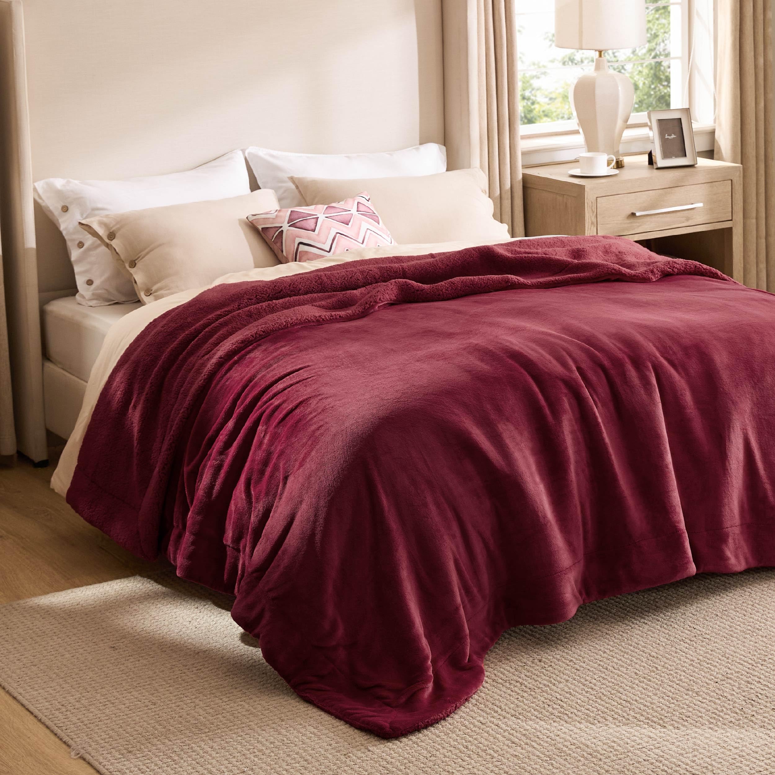 Bedsure Manta Sofá Polar Invierno - Sherpa, Rojo Oscuro, 230x270 cm | Mantas para Cama, Mantas Grande Suave y Cálida para Sofá, Manta Borrego Polar Reversible de Franela y Borreguito, Acogedor