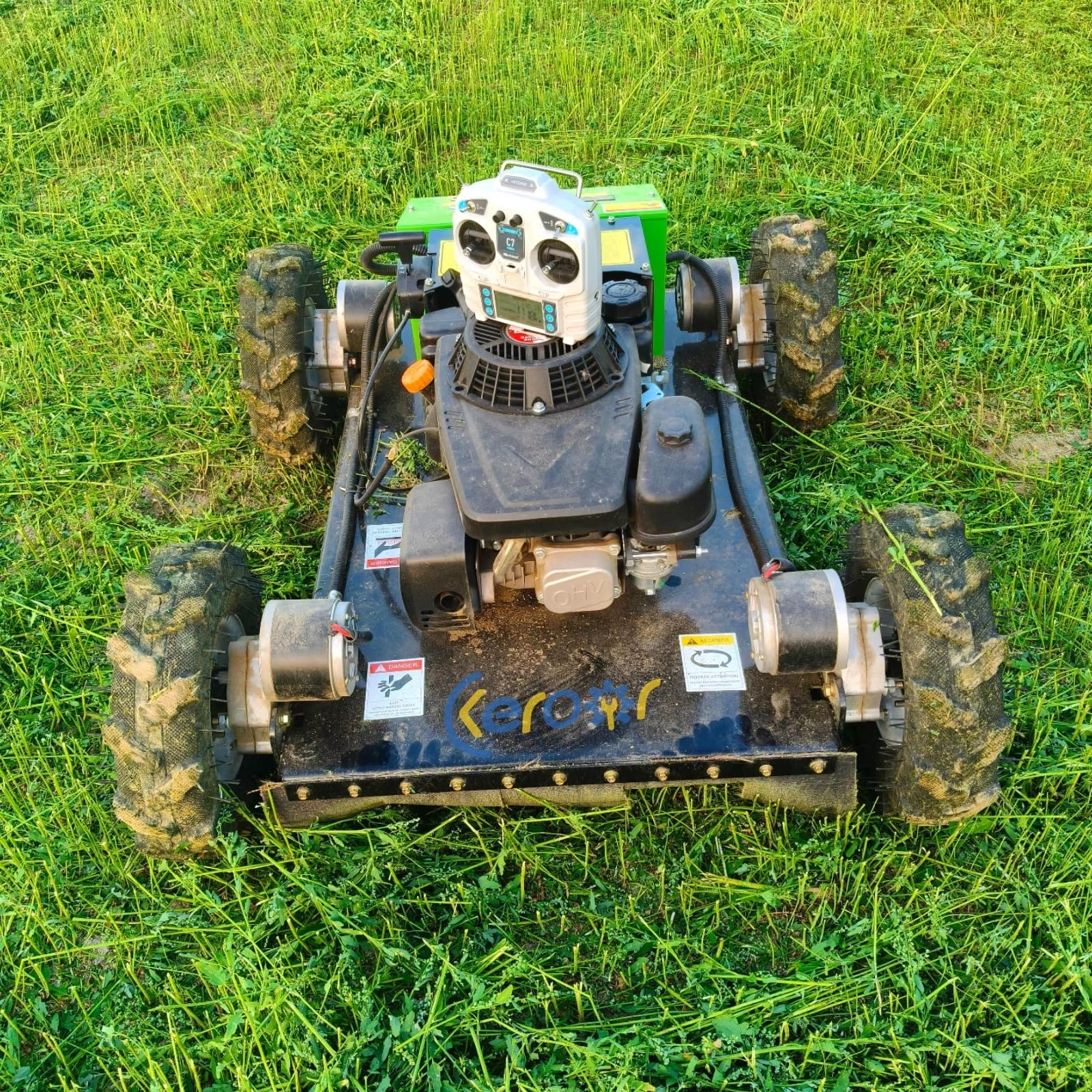 Robot de corte de césped, cortacésped con control remoto 4WD para grandes patios traseros y campos, cuenta con altura y velocidad de corte ajustables