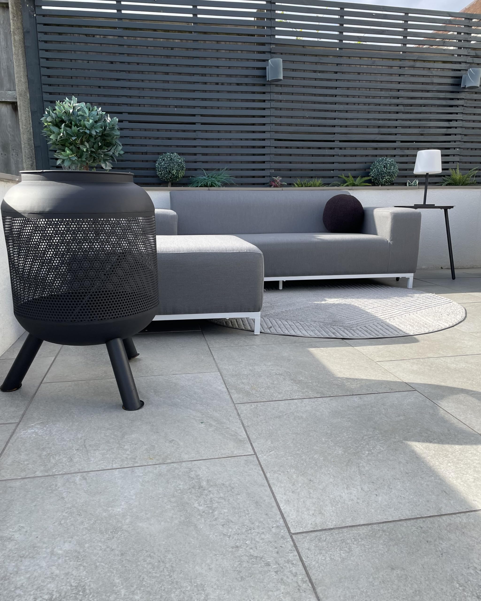 Canapé 3 Places de Jardin pour Intérieur ou Extérieur en Tissu Gris Assise Confortable et Élégance Intemporelle Beliani
