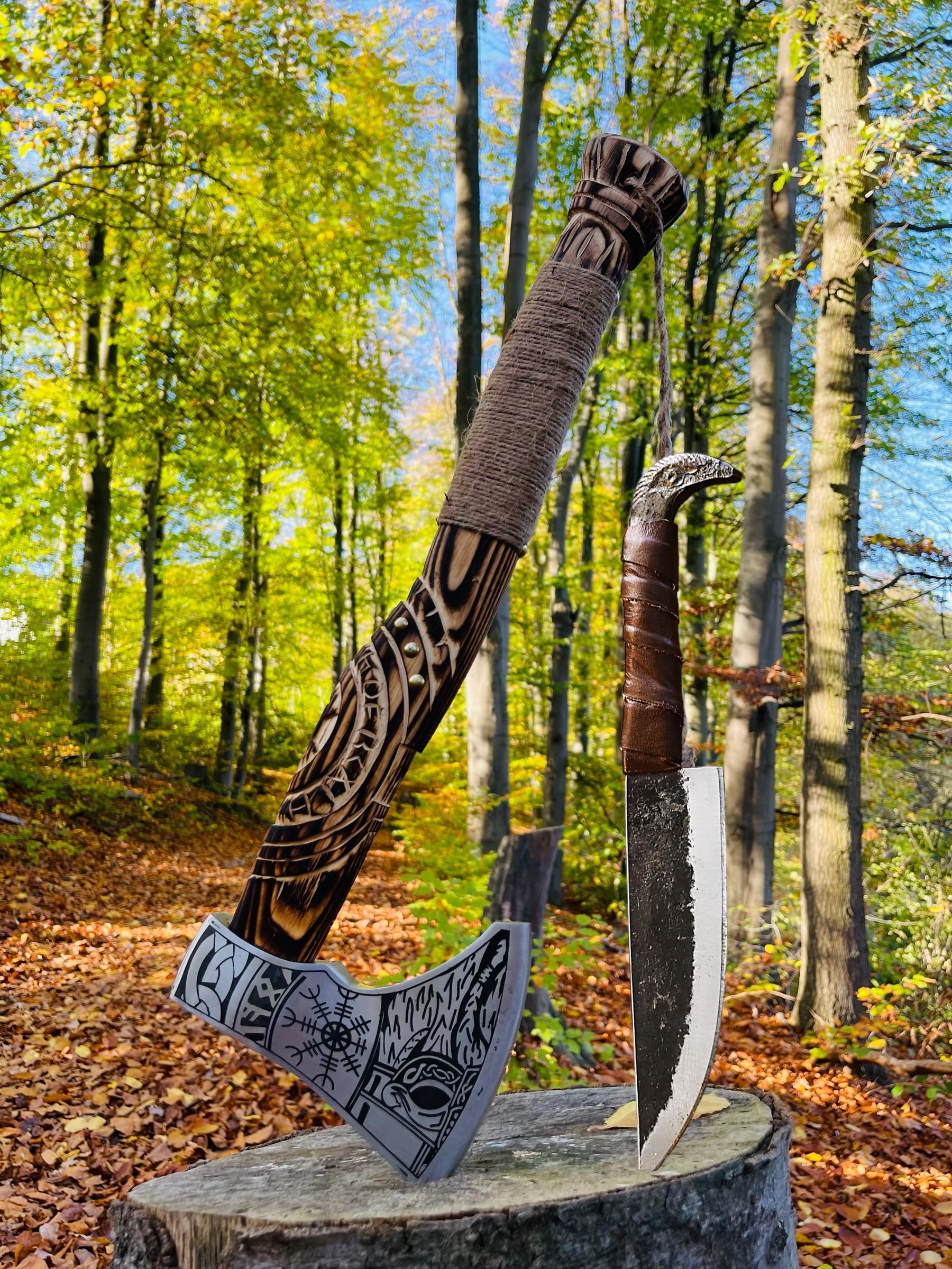 Ascia da ikingo, 52 cn.con lama a testa di rabank, 2 in 1, manico in legno di quercia inciso a mano, lama in acciaio al carbonio, lama LARP con protezione in pelle, regalo per uomini