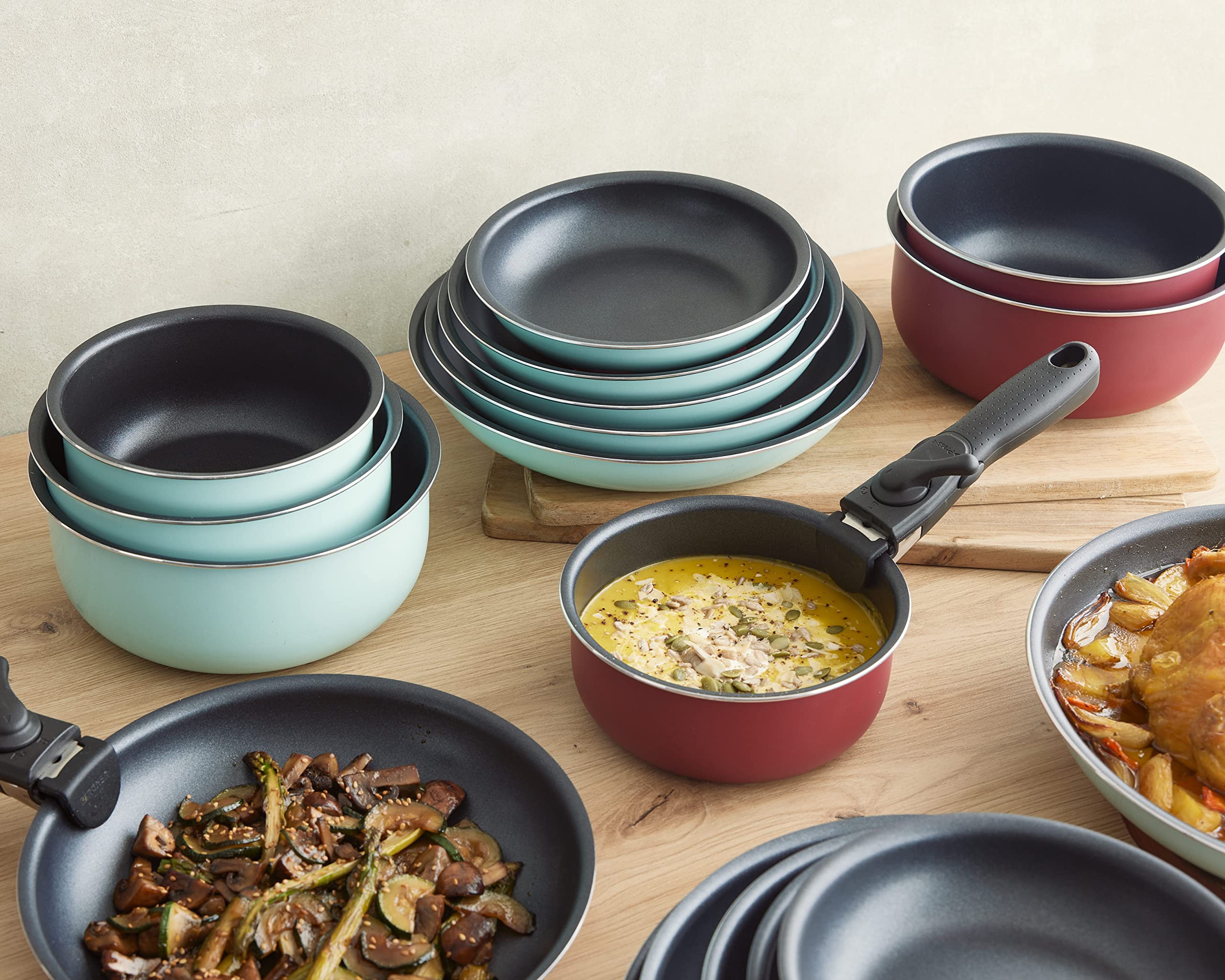 Bergner Red Edition | Juego de 3 Cazos de Cocina de 16, 18 y 20 cm + Mango Extraíble | Aluminio Prensado y Antiadherente | Todo Tipo de Cocinas y Horno