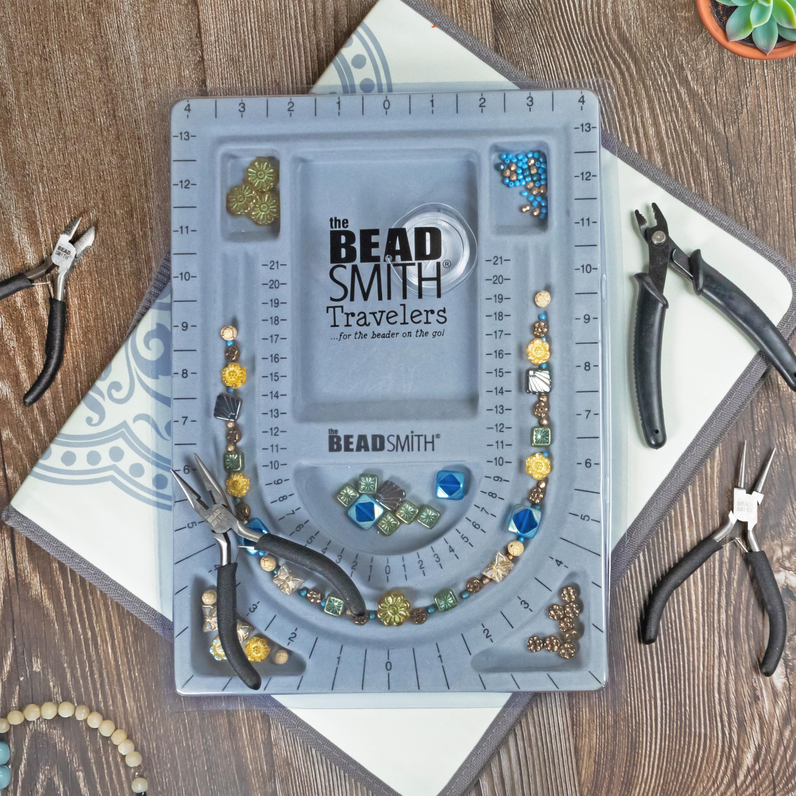 The Beadsmith Zestaw foliowy z koralikami, podstawowe elementy, deska z koralikami w kształcie litery U z pokrywką, zapinana na zamek błyskawiczny etui do przechowywania i 4-częściowy zestaw