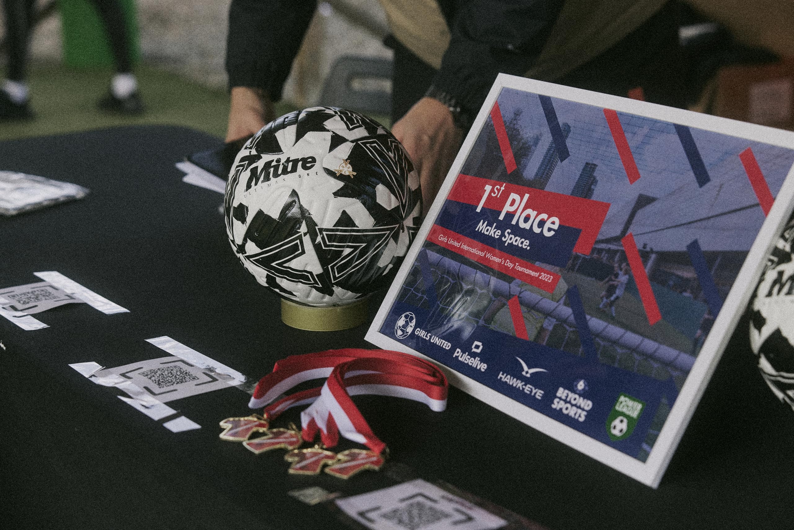 Mitre Ultimax One Ballon de Football | Rainures Hyperflow | Ballon pour Match