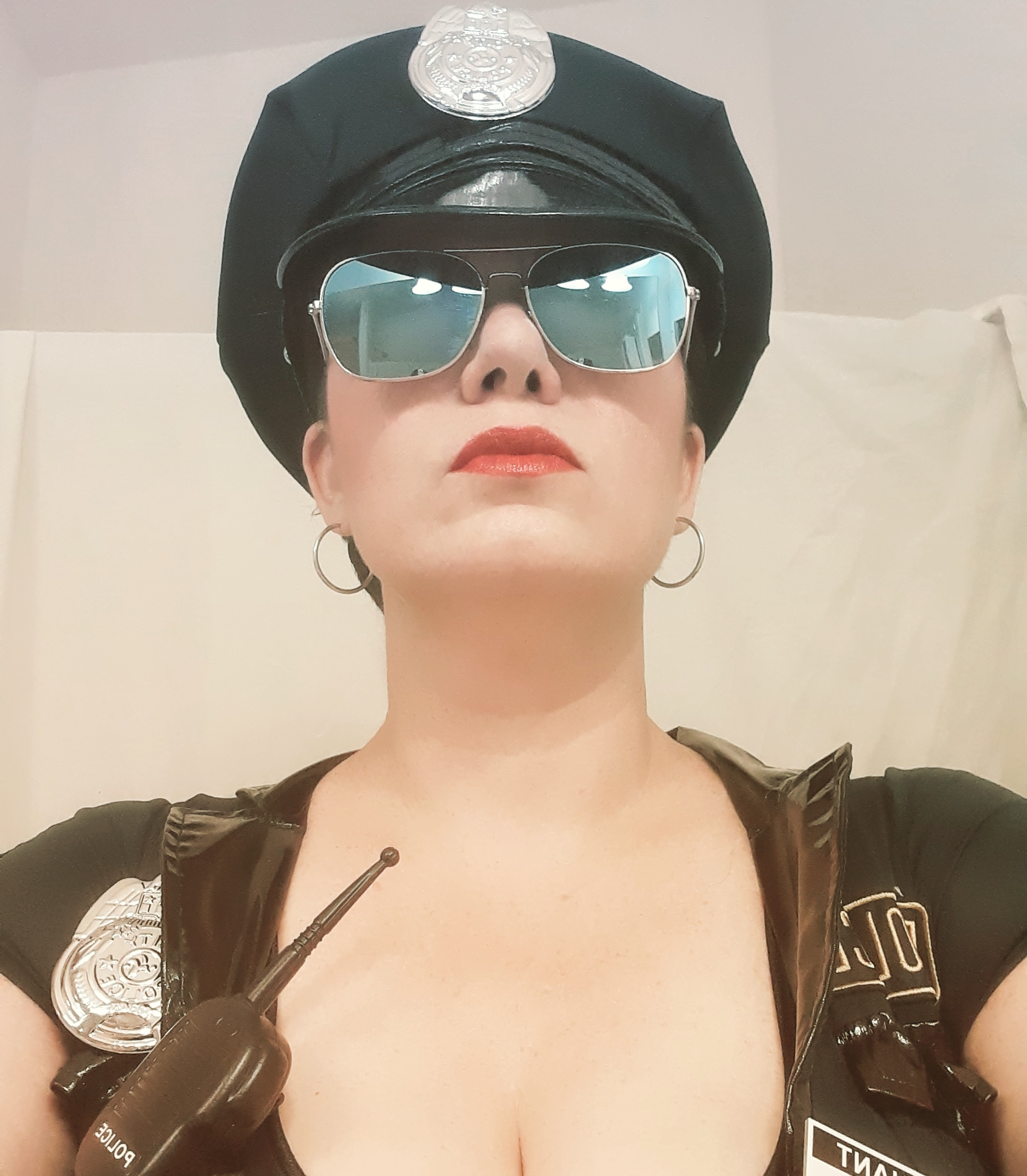 Dreamgirl Lieutenant Ivana Misbehave