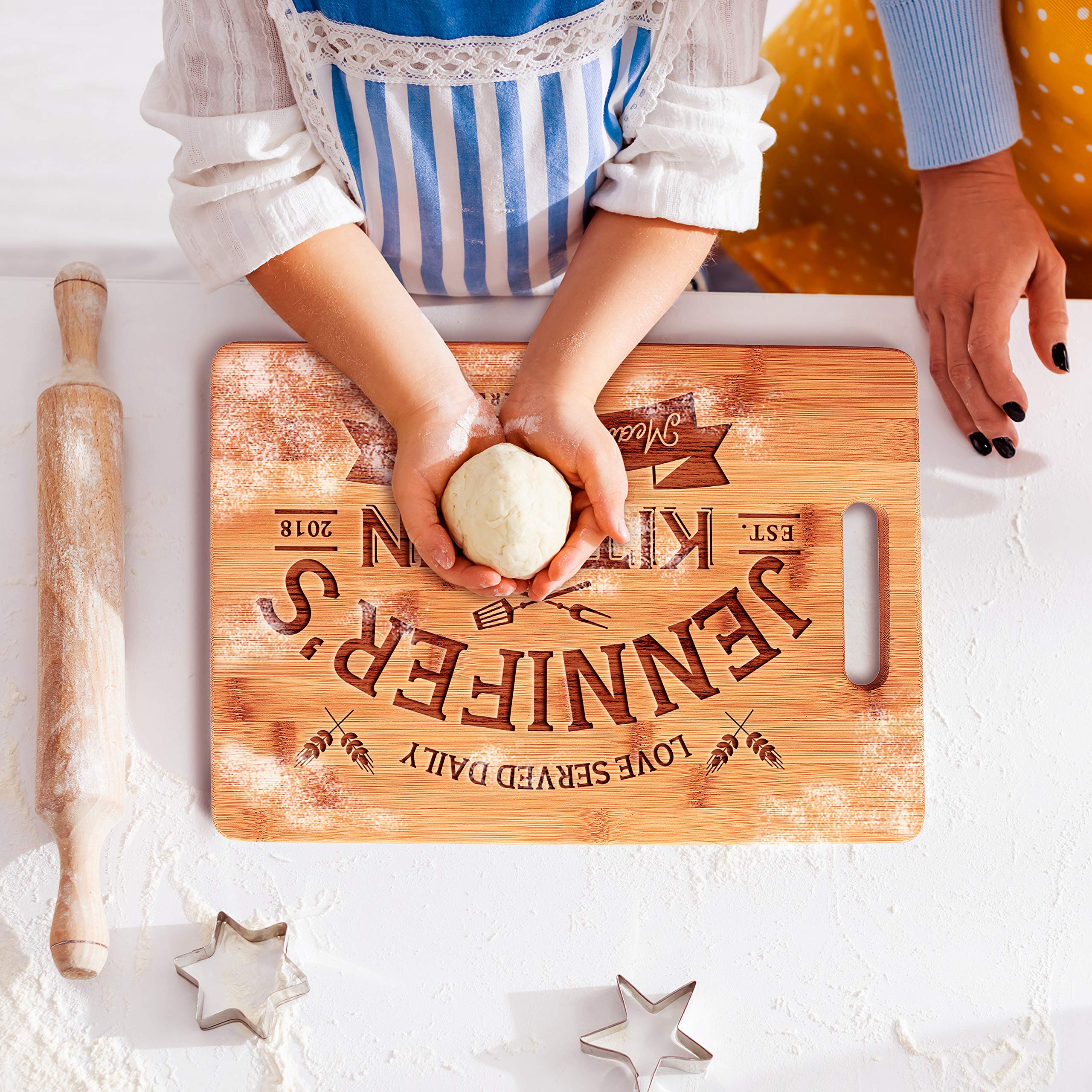 Amazon | お母さんへのギフト、名前付きママカッティングボード 日付