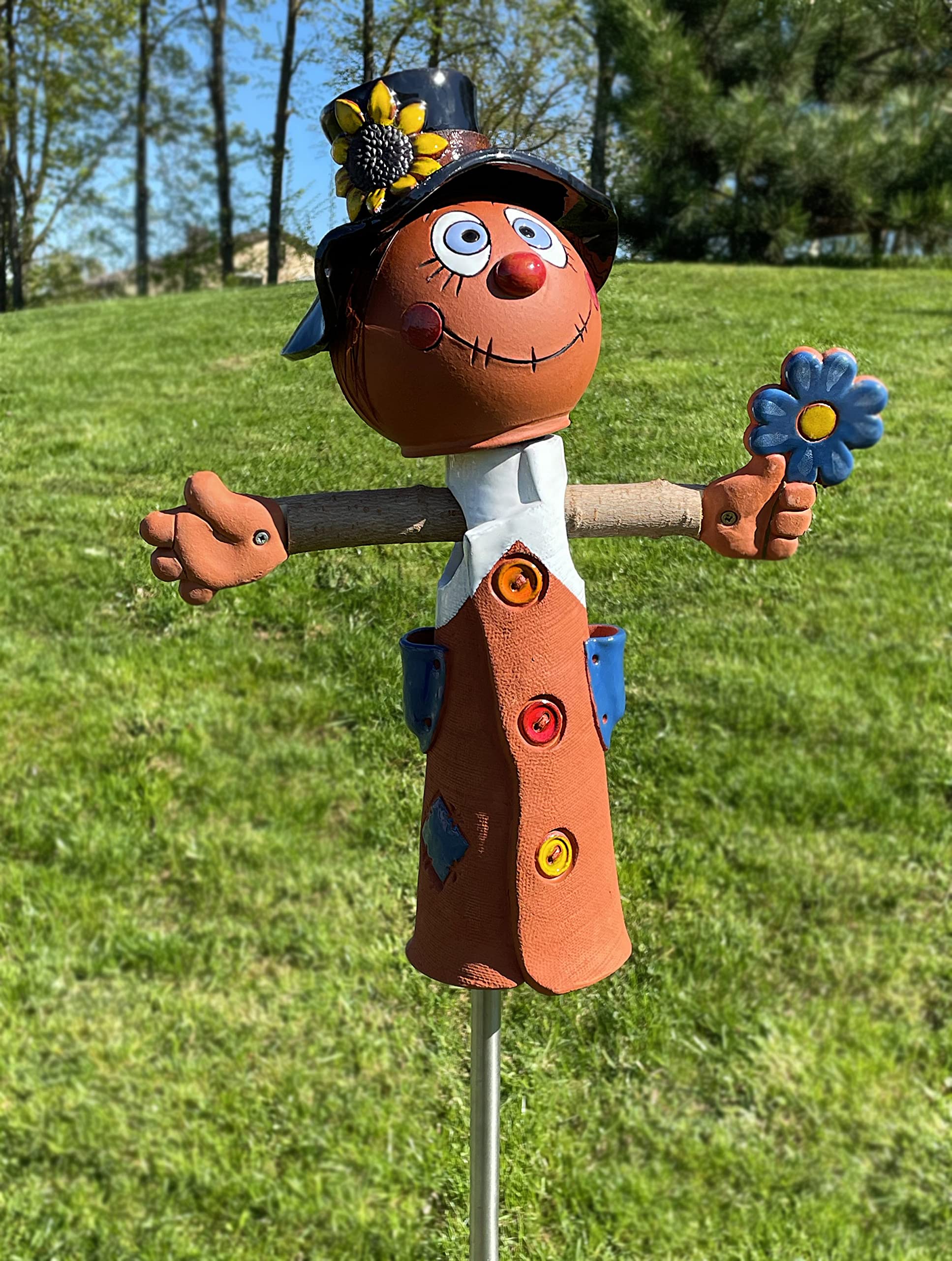 Ceramiczna dekoracja ogrodowa - 'Boy Scarecrow'