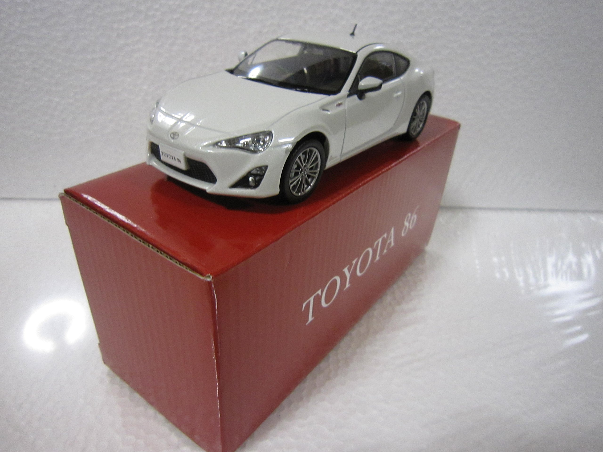 TOYOTA トヨタ 86 ミニカー ① 37J サテンホワイトパール 非売品 