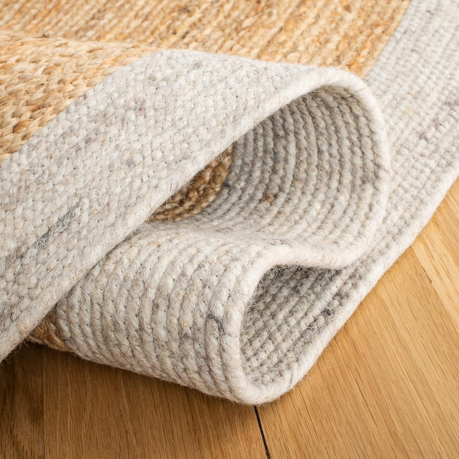 SAFAVIEH Braided Collection 4' x 6' Oval Beige / Natural BRD910B Handmade Country Cottage Reversible Jute Area Rug