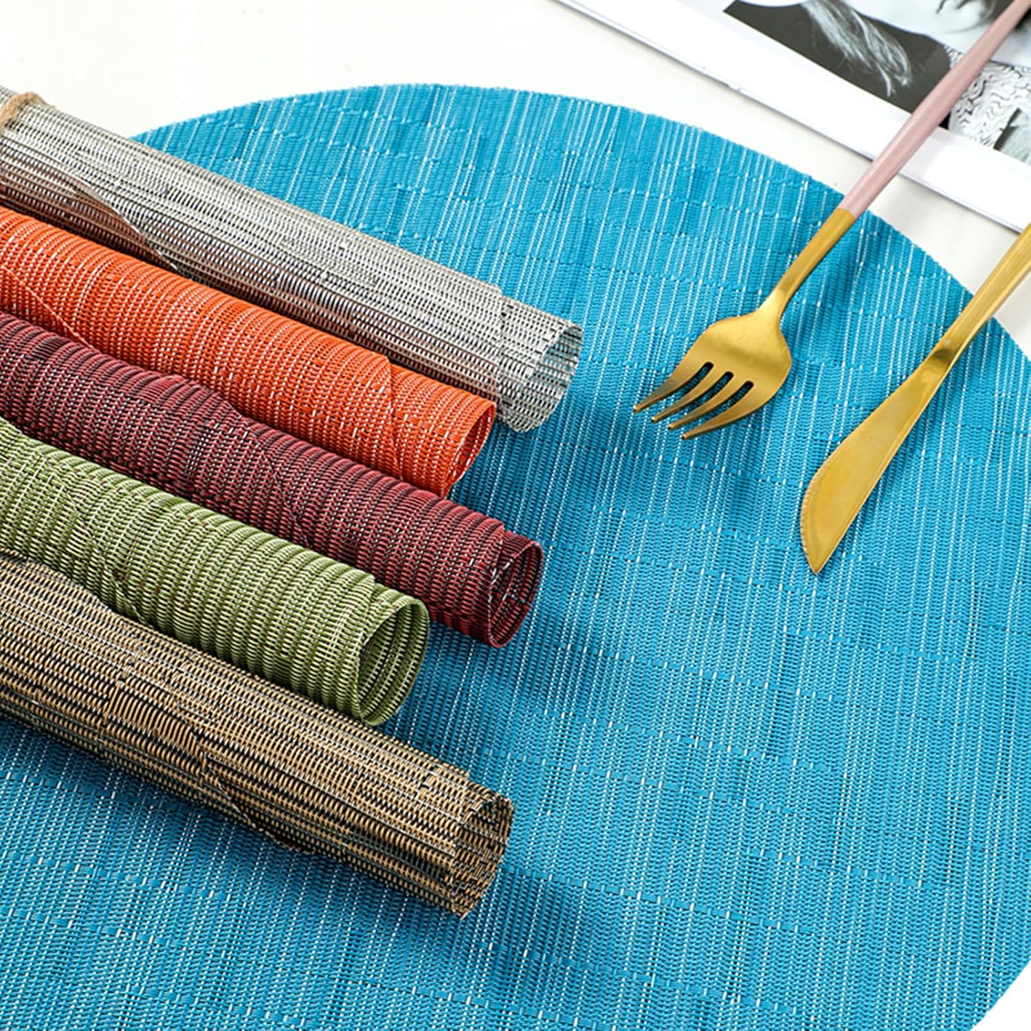 Round Placemats Set of 6 Woven Table Mats Washable Non-Slip Place Mats 13.8 Inch for Christmas Decoration Home Wedding Party,Brown