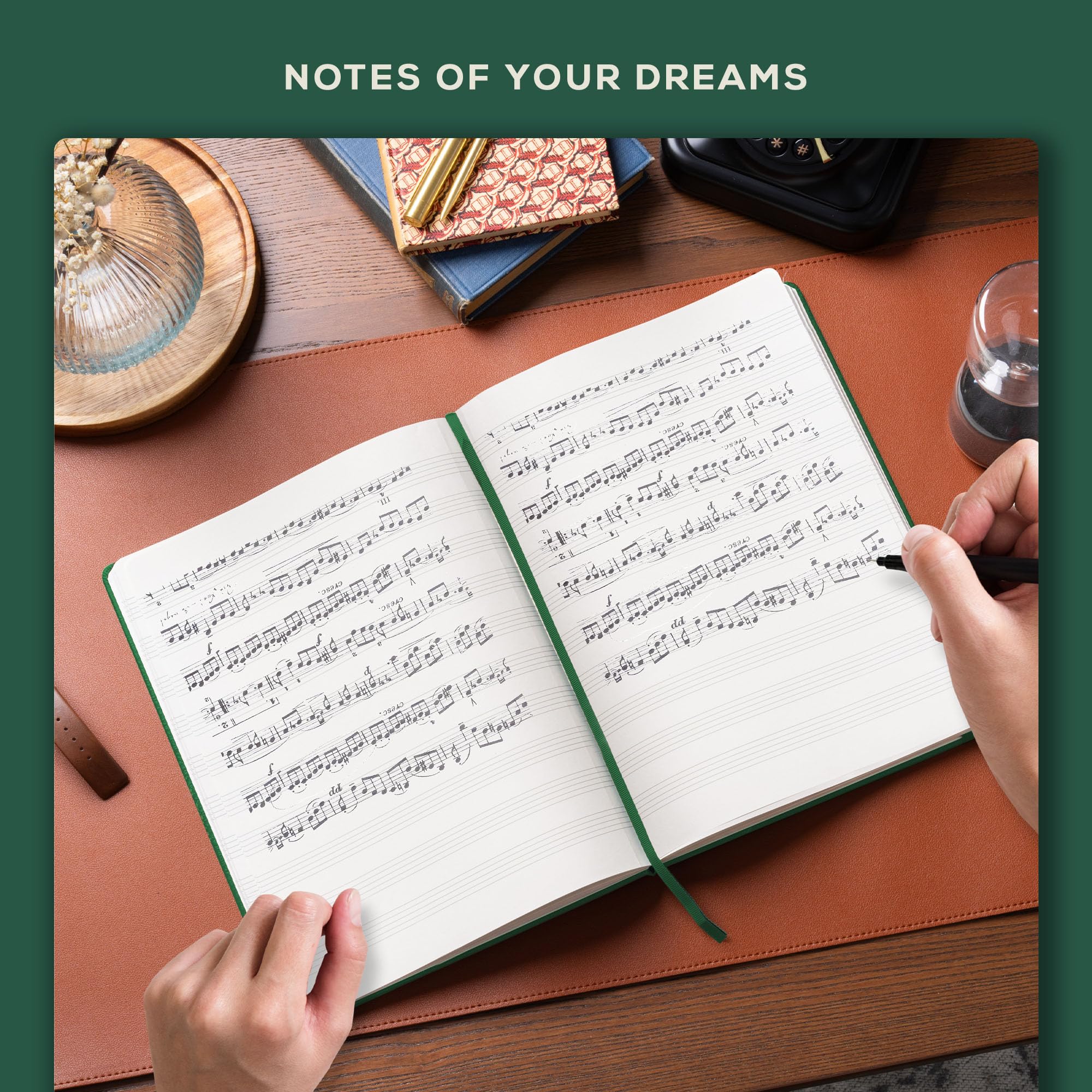 Beechmore Books Quaderno musica A4 (21,6 x 29 cm) – 156 pagine, 120 g/m² | Copertina rigida similpelle, righe musicali perforate, apertura piatta, confezione regalo per musicisti e studenti