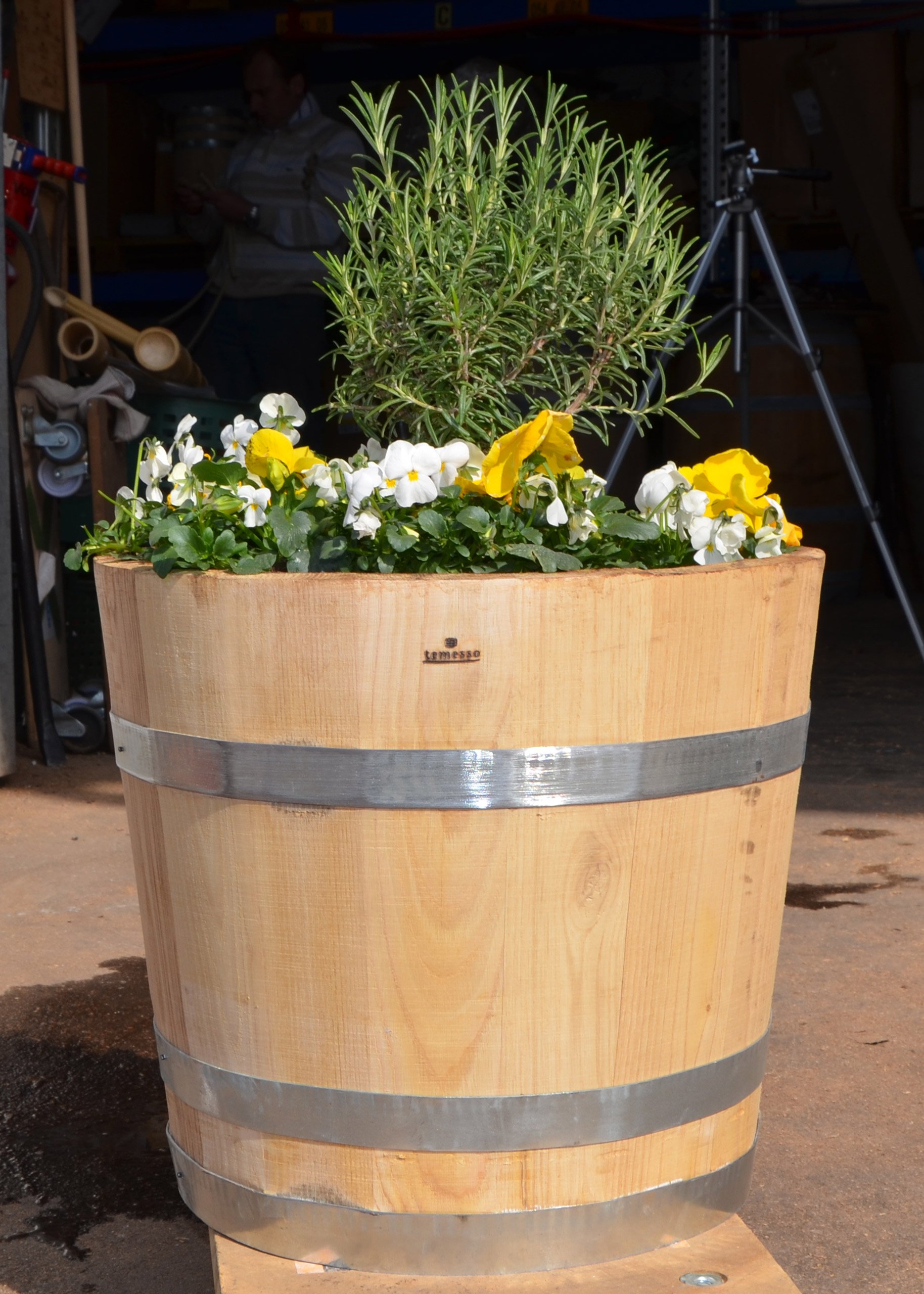Temesso Blumentopf, Blumenkübel aus Kastanien-Holz - Fass, Holzfass Fass als Pflanzkübel - Bottich, Holzkübel (D40 H35 cm)