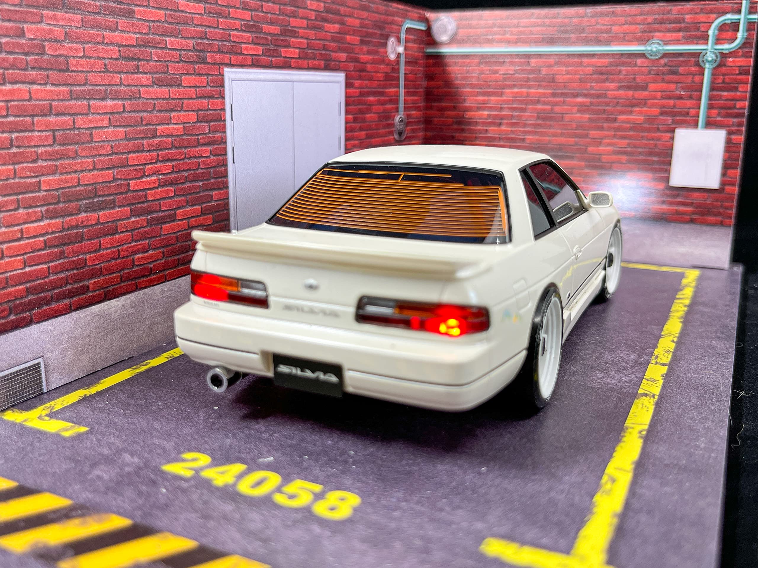 Single Car 1:24 Scale Parking Garage Diorama Display for Mini-Z