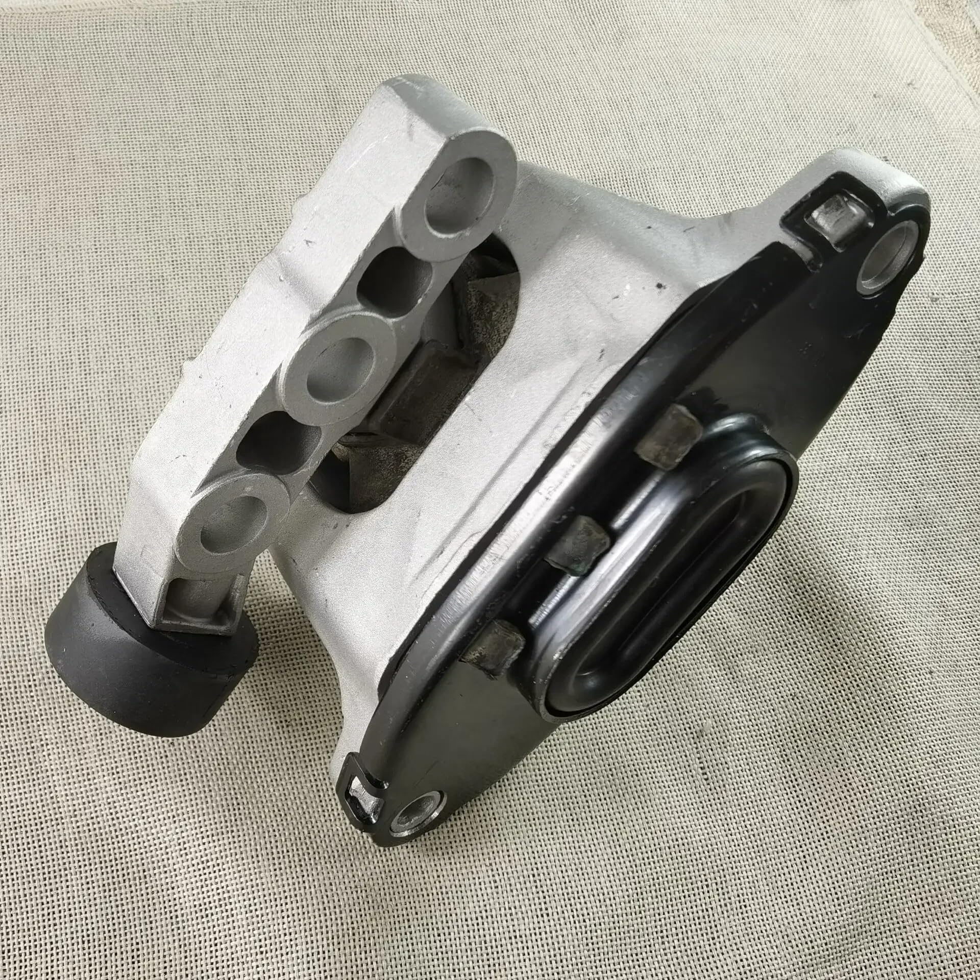 Łożysko silnika do Chevrolet Sonic 2012-2018 1,4 l 1,8 l 95870474 95133816 95161259 prawe łożysko silnika, łożysko przekładni