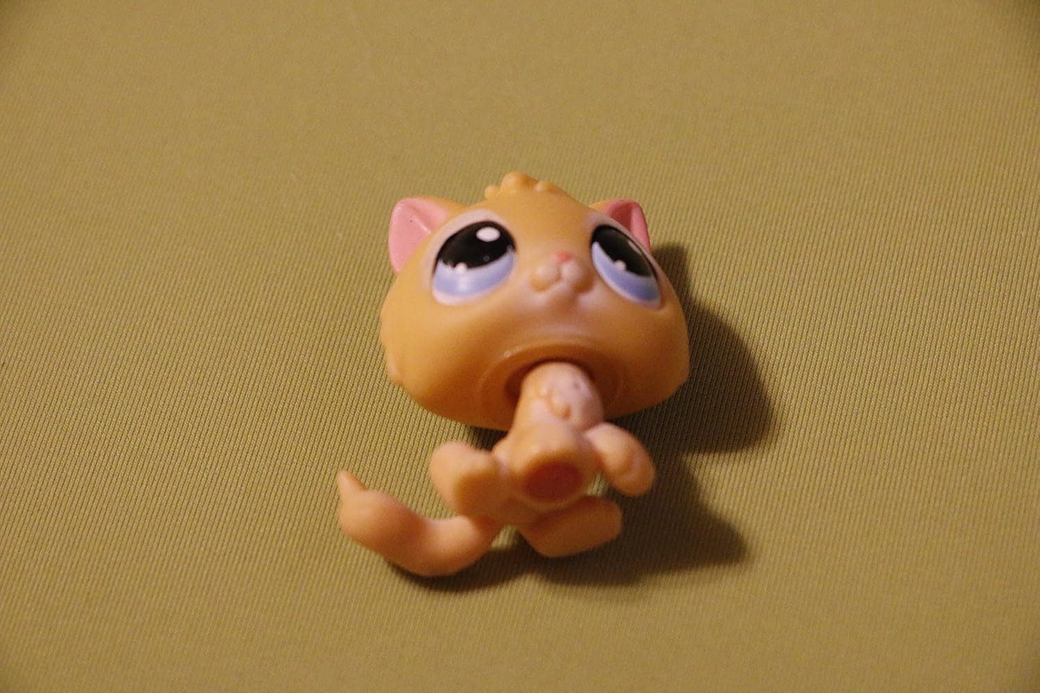 Kitten #47 (Orange, Blue Eyes) Littlest Pet Shop (Retired) Collector Toy - LPS Collectible Replacement Single Figure - Loose (OOP Out of Package & Print)