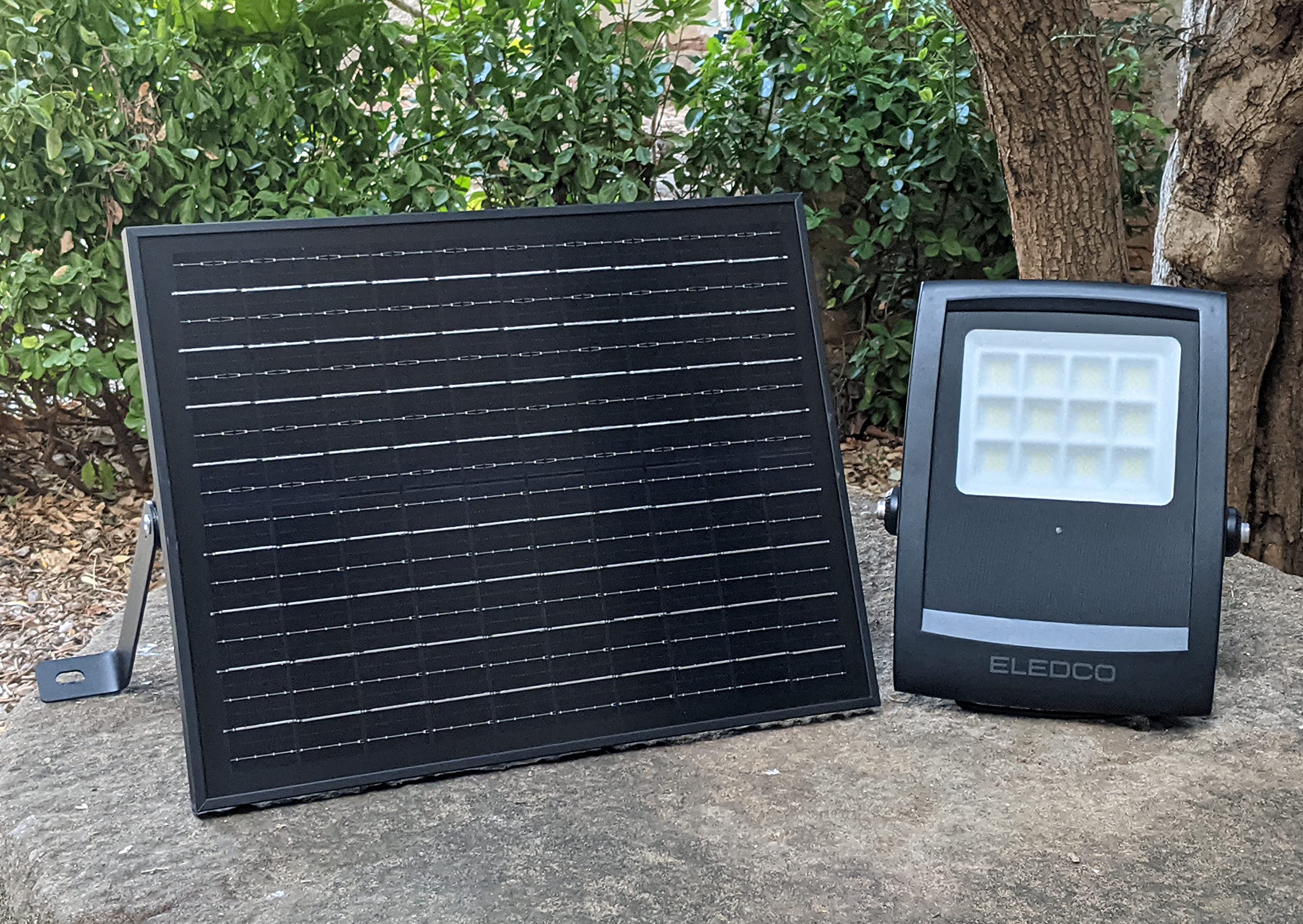 Foco Solar 100W Exterior, Luces Solares LED Modelo All-Black, Lámpara Solar con Mando a Distancia, Sensor de Movimiento, Sensor Crepuscular, Luz Cálida 3000K