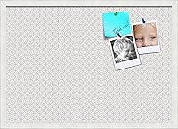 Vista 181 de PinPix Tablero de anuncios de corcho de 12 x 12 pulgadas. Este tablero decorativo enmarcado viene con diseño de círculos B W y un marco blanco