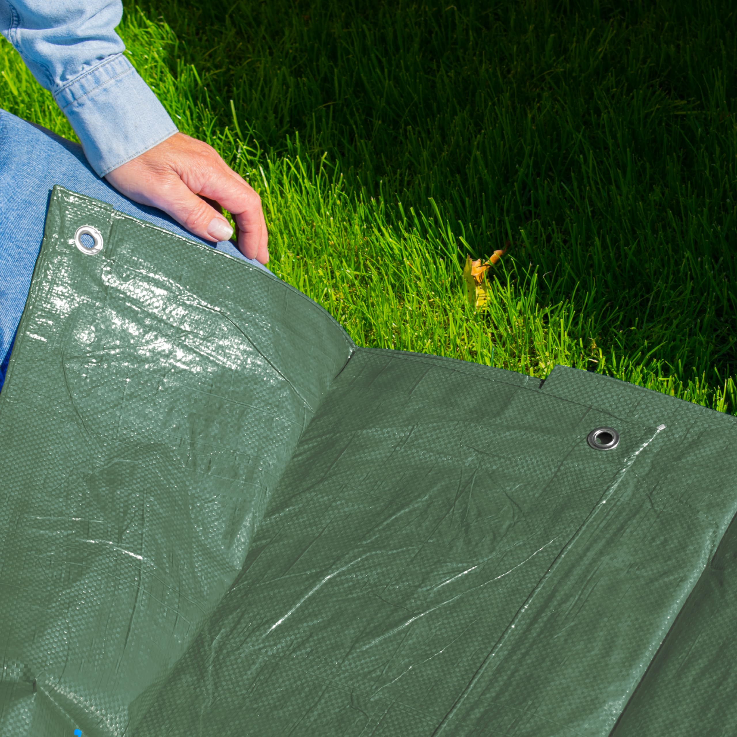 Waterproof forest green tarpaulin/builders tarp/camping ground sheet cover up - Image 2