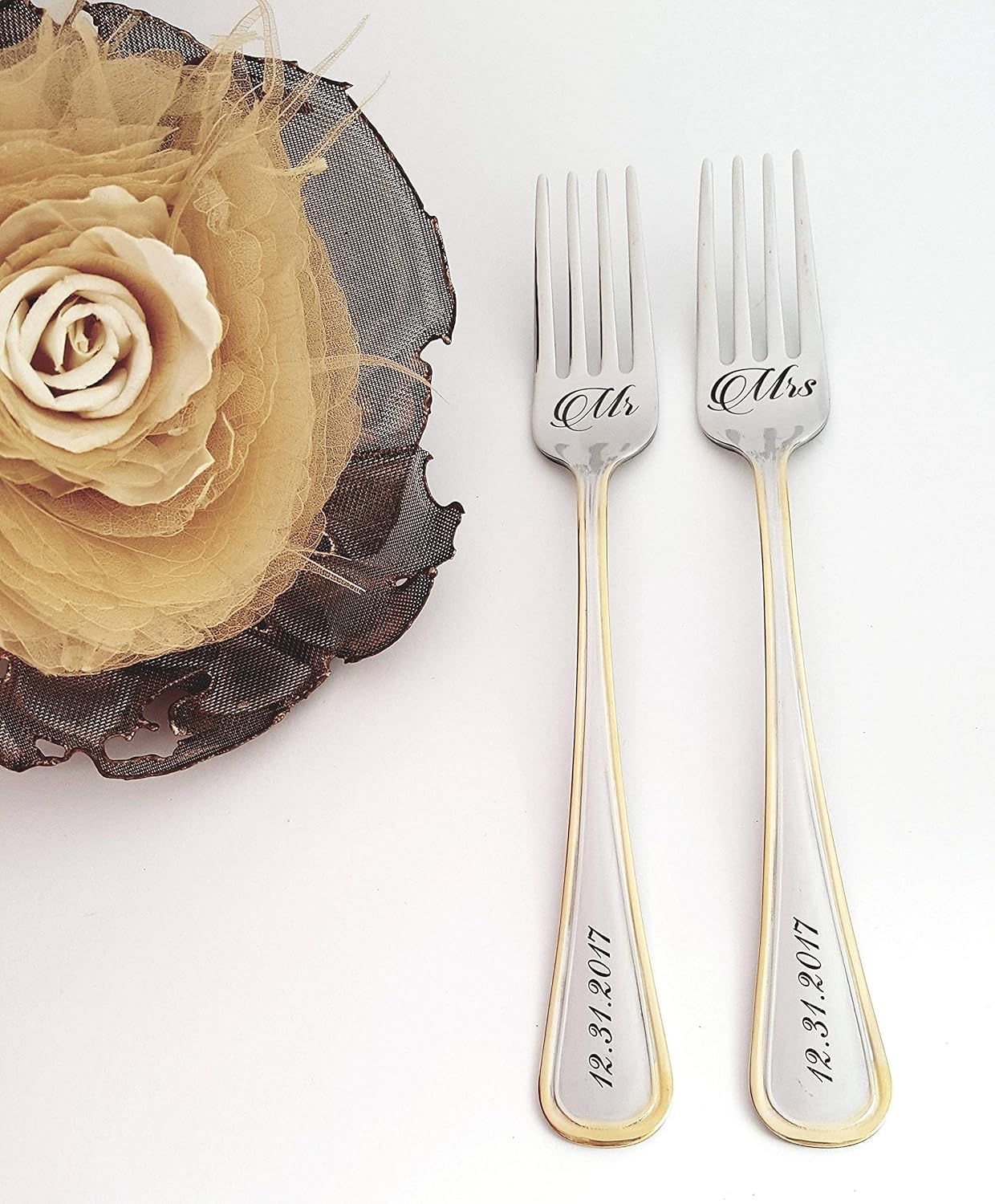 Engraved Wedding Forks, Solid dining Set of 2 Forks for Bride and Groom, Personalized Gold Mr Mrs Cutlery, Anniversary Engagement Bridal Shower Valentine's Birthday Keepsake, 18/10 Stainless Steel