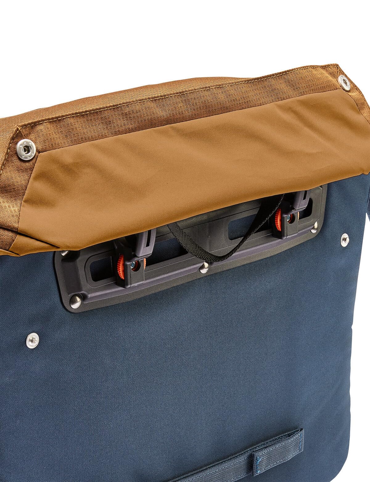 VAUDE Cycle Messenger M - Messengertasche zum Radfahren mit 15 Liter Volumen - inkl. Regenhülle und Laptopfach