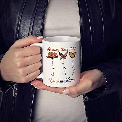 Miniatura 8 de Regalos personalizados de cumpleaños 65 para ella, mujeres, esposa, mamá, madre, abuela. Taza con nombre personalizado (el nombre se puede cambiar),