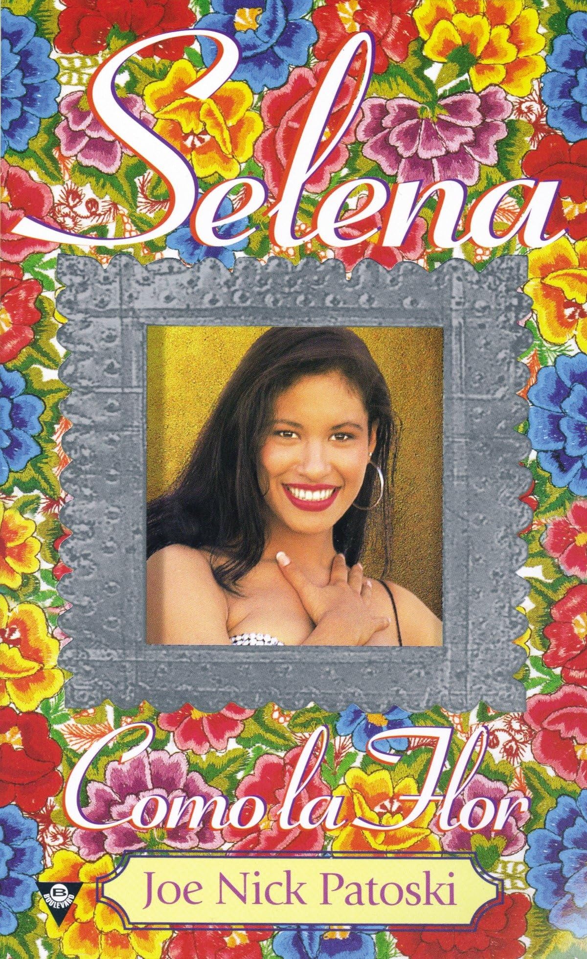 Selena: como la flor Mass Market Paperback – March 1, 1997