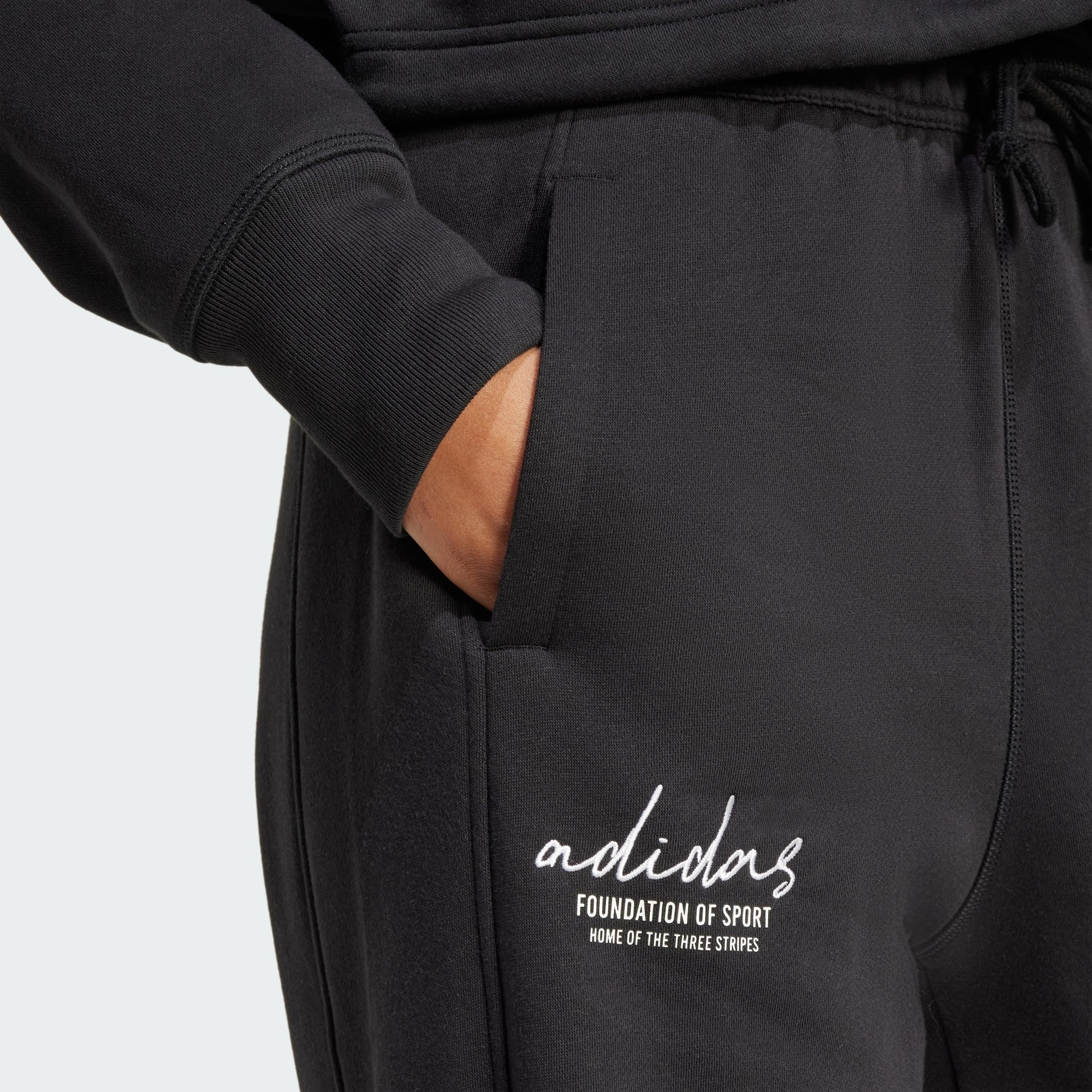 adidas Signature Graphic Embroidery Fleece Straight Leg Pant - Spodnie Kobiety
