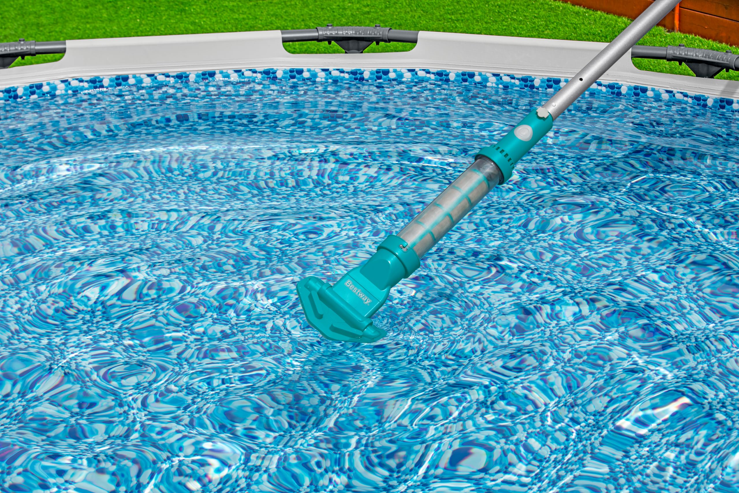 Aspirateur électrique Rechargeable Aquasurge™ 50 Minutes pour piscines jusqu'à 6,10m, 2 têtes interchangeables