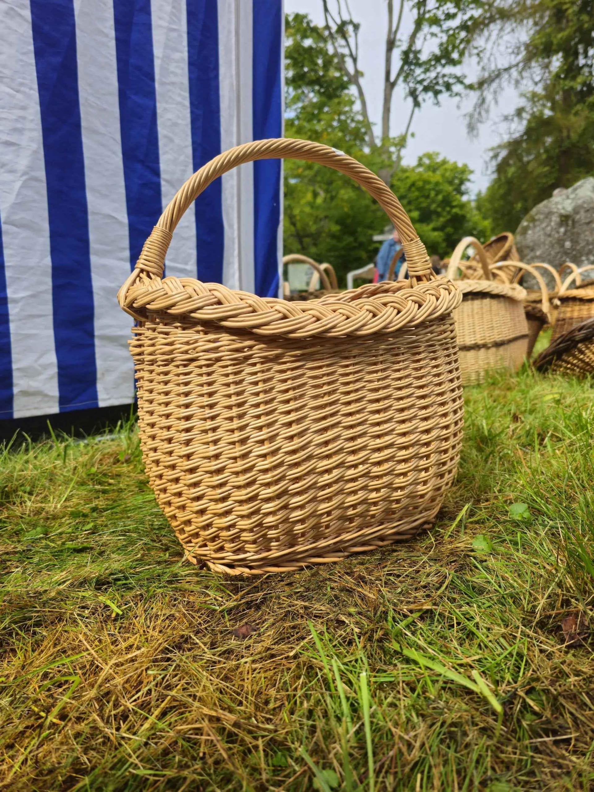 Petit panier de rangement ovale en osier, bord tressé, 22 cm