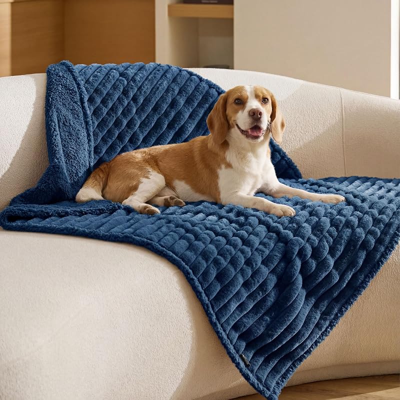 Manta impermeável para cães grandes Bedsure ComfyFleece® com Sherpa e veludo cotelê Night Blue, 127 x 102 cm