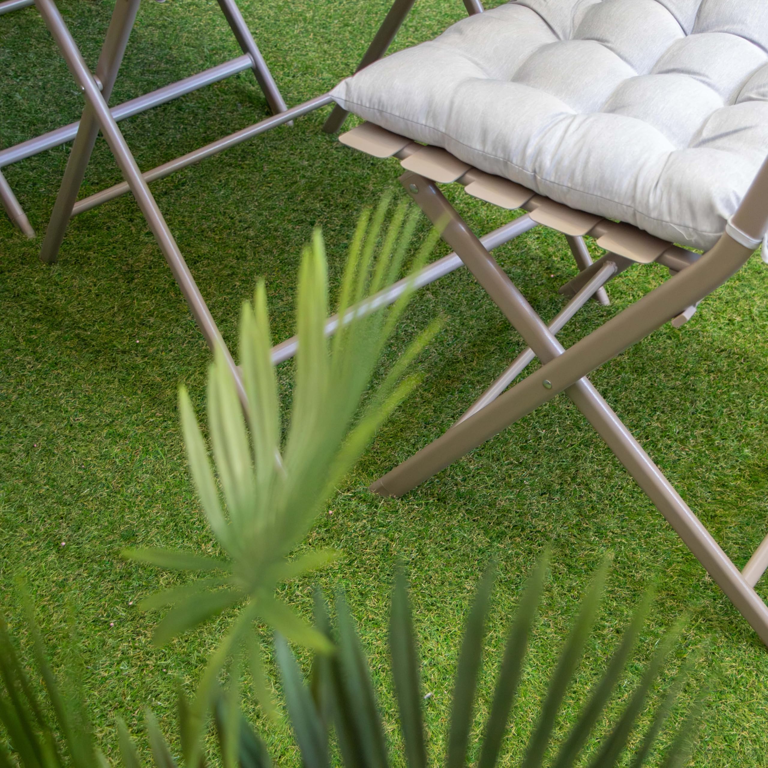 Primaflor Kunstrasen Rio | 2,00m x 6,00m | Rasen-Teppich 37mm für Garten, Balkon & Terrasse | Outdoor Bodenbelag | Wasserdurchlässig | UV-stabil | naturgetreu | kinderfreundlich