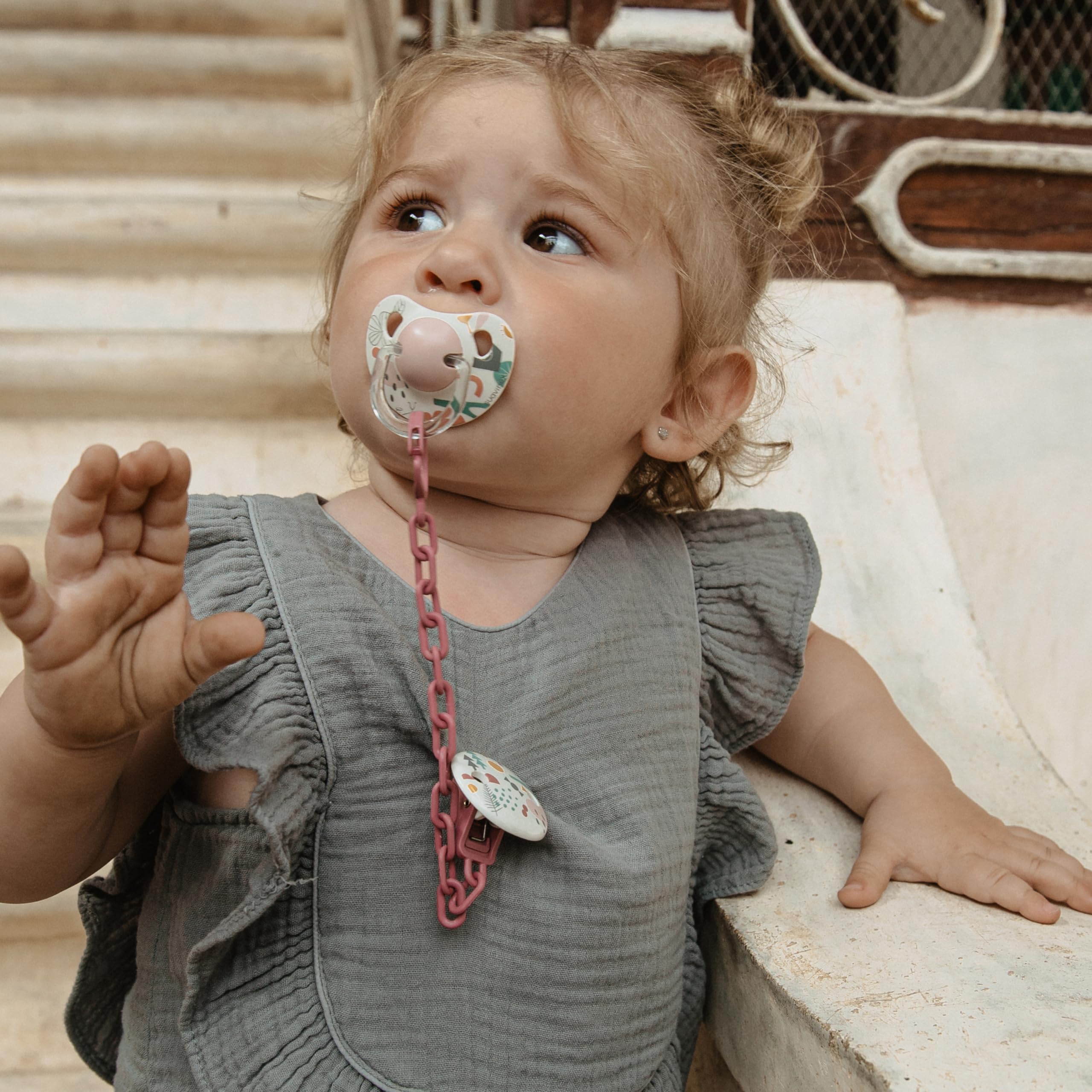 Suavinex Portaciuccio, Catenella con Clip, per Bambini +0 Mesi, Adatto ai Neonati, Walk in the Park Rosa