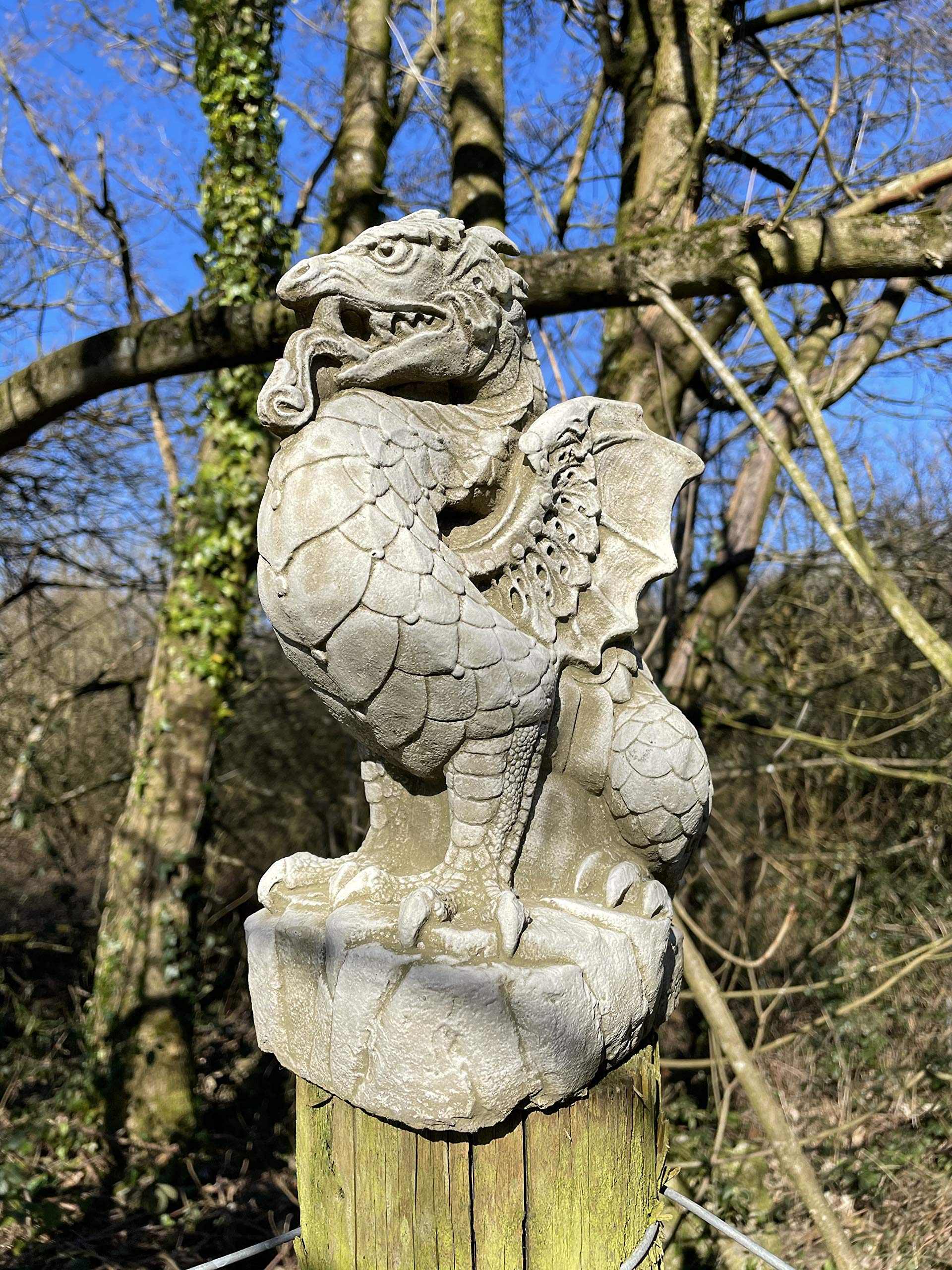 Statue de dragon écailleux | Pierre reconstituée mythique décoration de jardin en béton