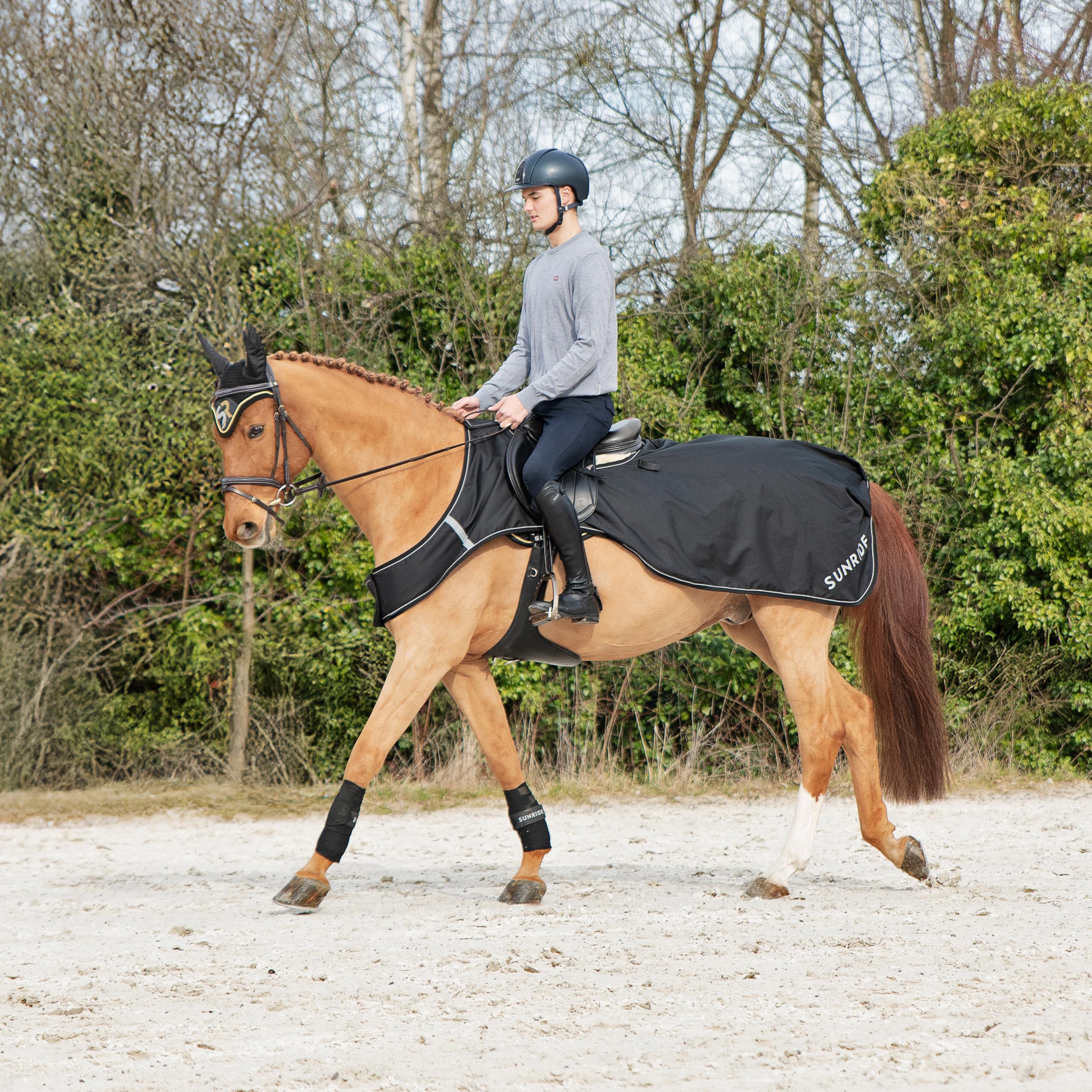 SUNRIDE Manta de Ejercicio para Caballo 0g (Derby) – 600D – 100% Impermeable – Columna de Agua 5000 mm – Forro Polar – cubresilla – Reflectante – Transpirable (Negro, 145 cm)