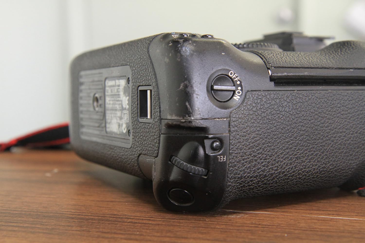 Canon EOS-1D Mark II 8.2MP Digital SLR Camera (Body Only)