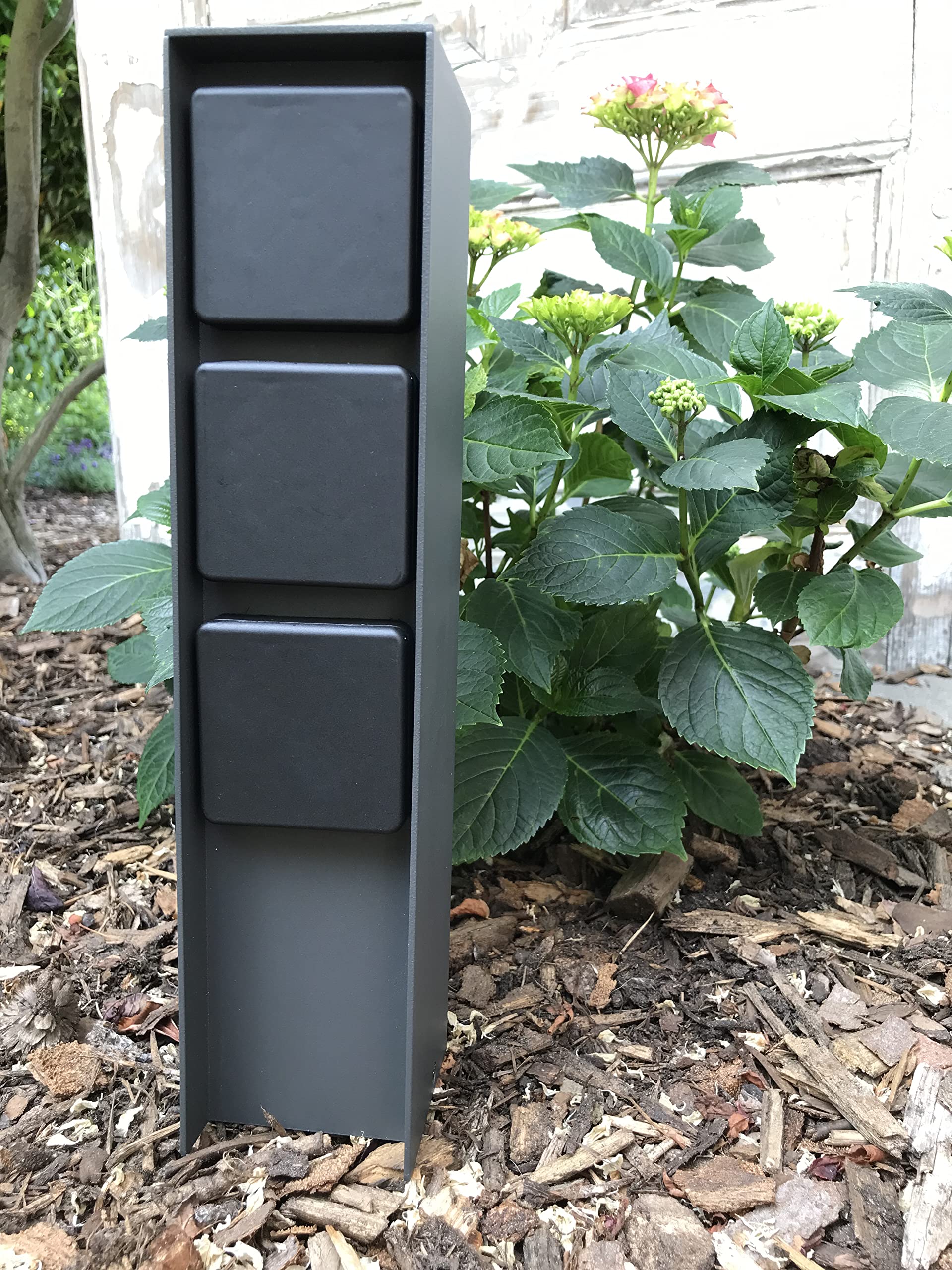 Bold Abano Außen-Steckdose Garten 3-Fach Steckdosensäule Anthrazit | 3680W Energie-Säule aus Alu-Druckguss, 33cm hoch, IP44 Outdoor Stromsäule, inkl. Montagematerial & Kindersicherung