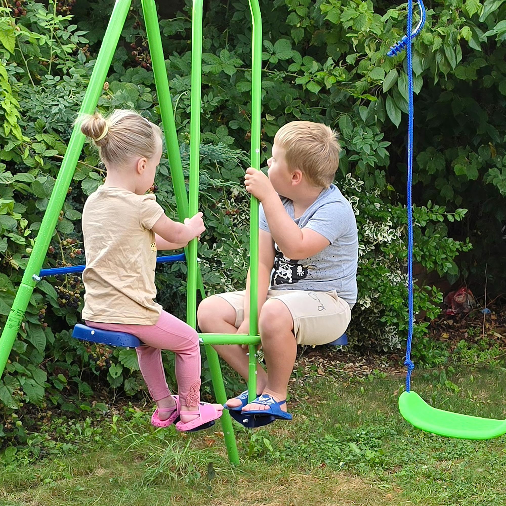Outsunny Set Altalene da Giardino per 4 Bambini, 1 Altalena Doppia e 2 Altalene Singole, Capacità di peso 45kg (Altalena) 180kg (Totale), 280x140x178cm